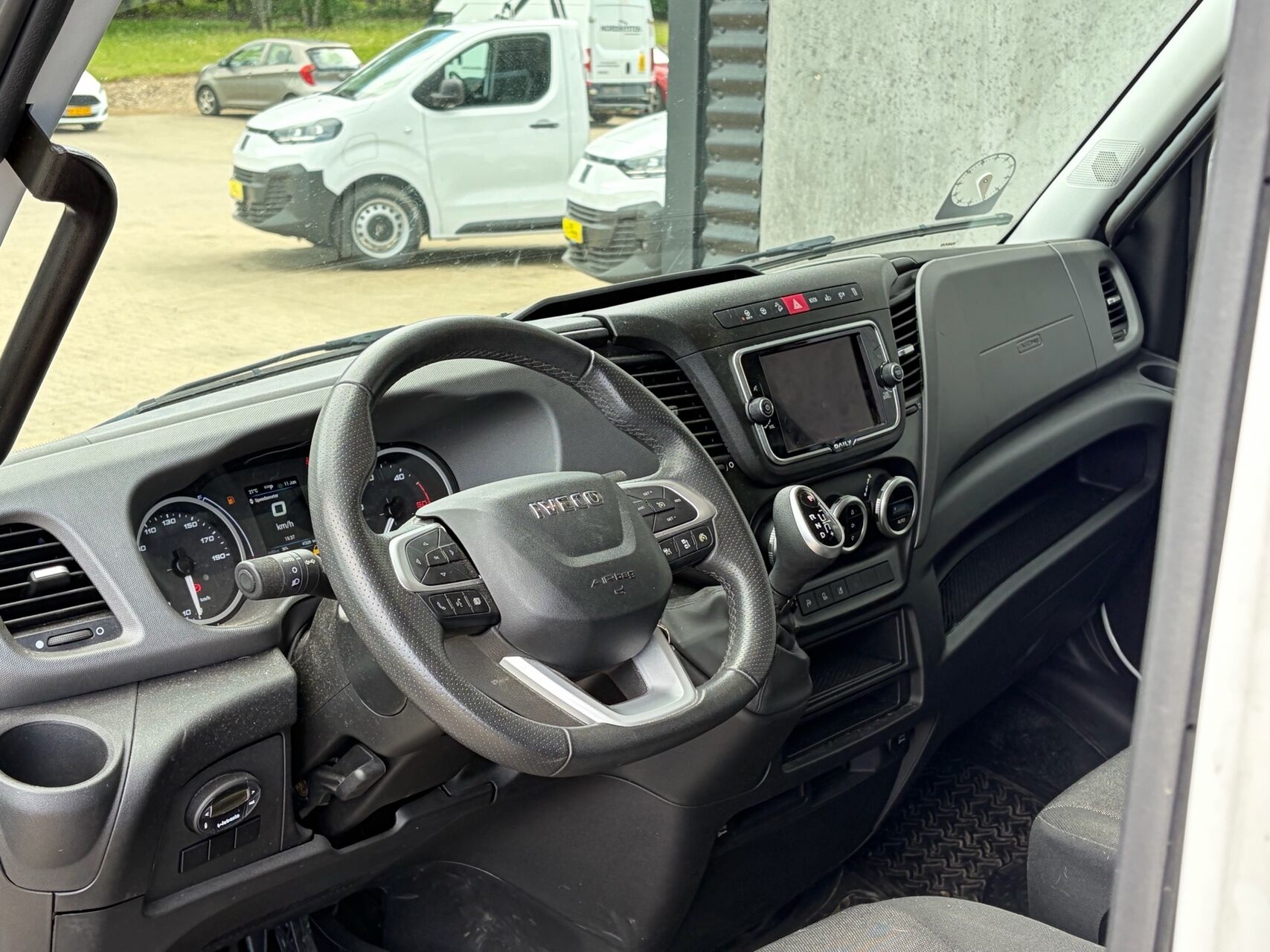 Billede af Iveco Daily 35S18 16m3 3,0 D 180HK Van 8g Aut.