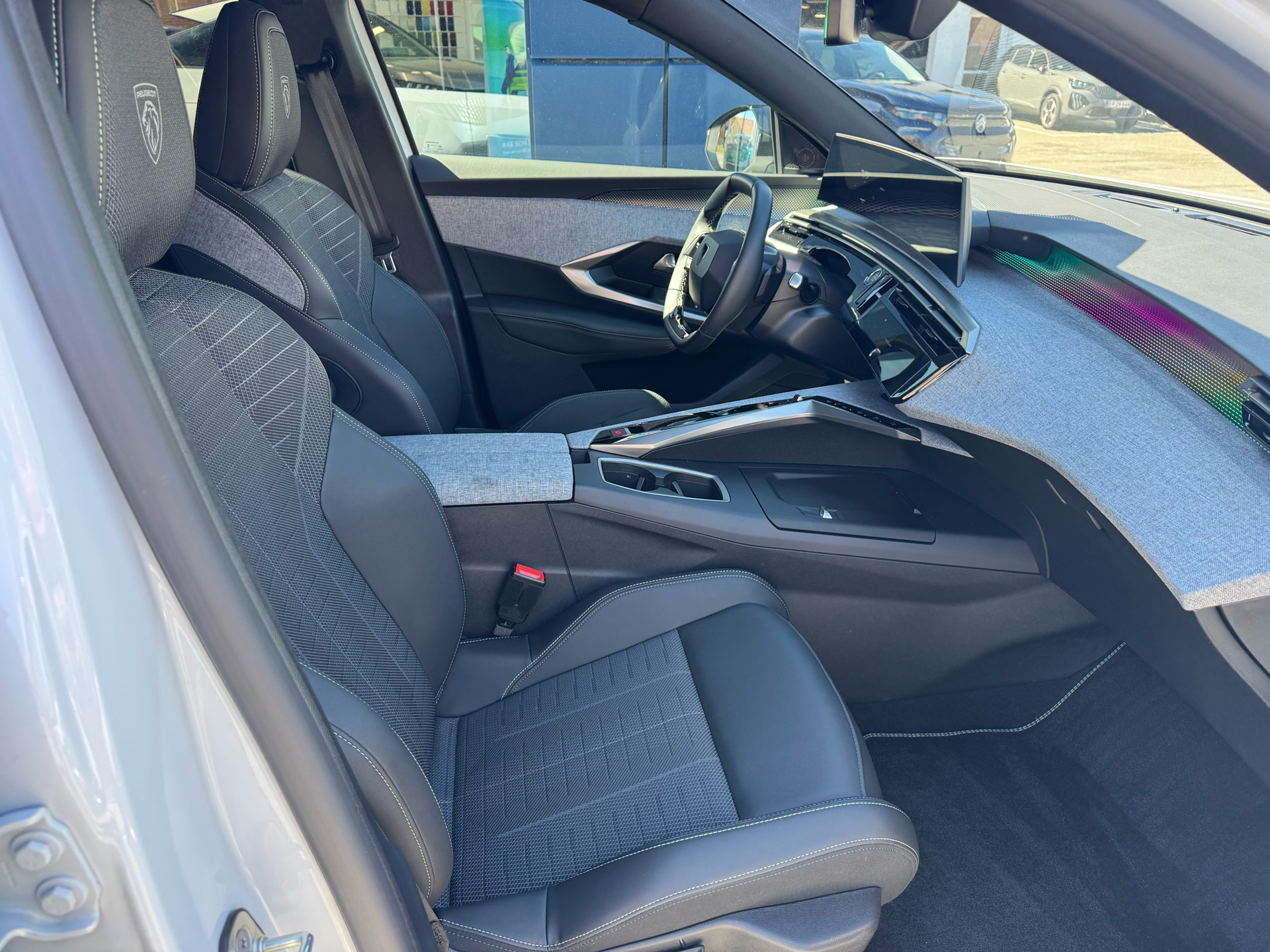 Billede af Peugeot e-3008 EL GT 210HK 5d Aut.