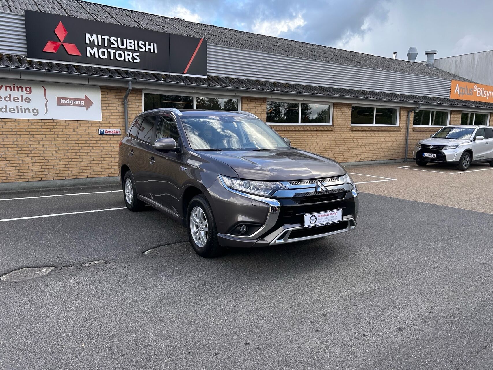 Billede af Mitsubishi Outlander 2,4 PHEV  Plugin-hybrid Inform+ 4WD 224HK 5d 6g Trinl. Gear