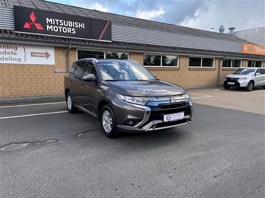 Mitsubishi Outlander 2,4 PHEV  Plugin-hybrid Inform+ 4WD 224HK 5d 6g Trinl. Gear