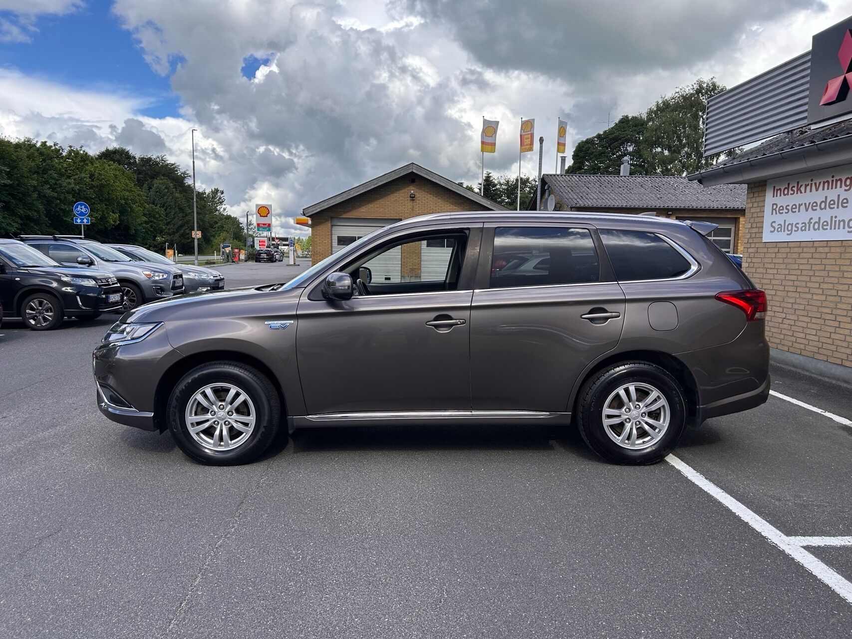 Billede af Mitsubishi Outlander 2,4 PHEV  Plugin-hybrid Inform+ 4WD 224HK 5d 6g Trinl. Gear