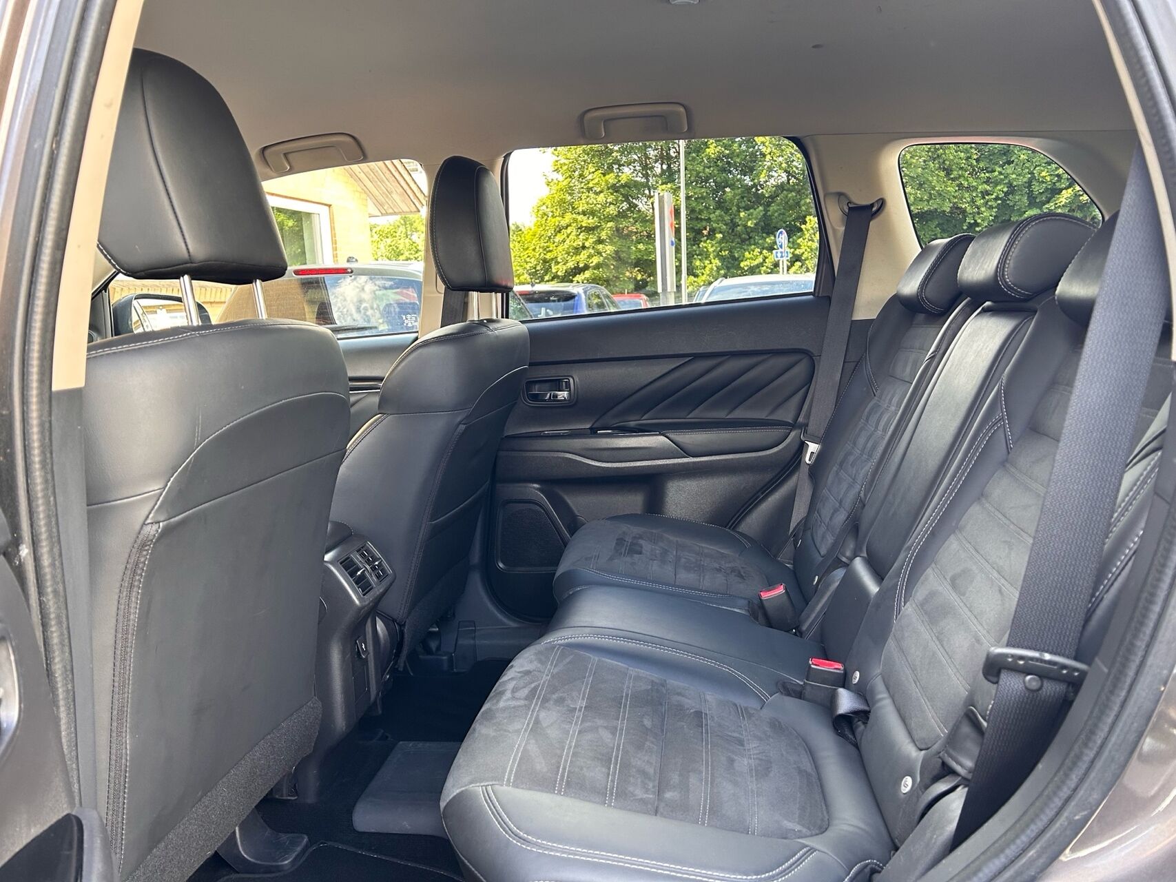 Billede af Mitsubishi Outlander 2,4 PHEV  Plugin-hybrid Inform+ 4WD 224HK 5d 6g Trinl. Gear