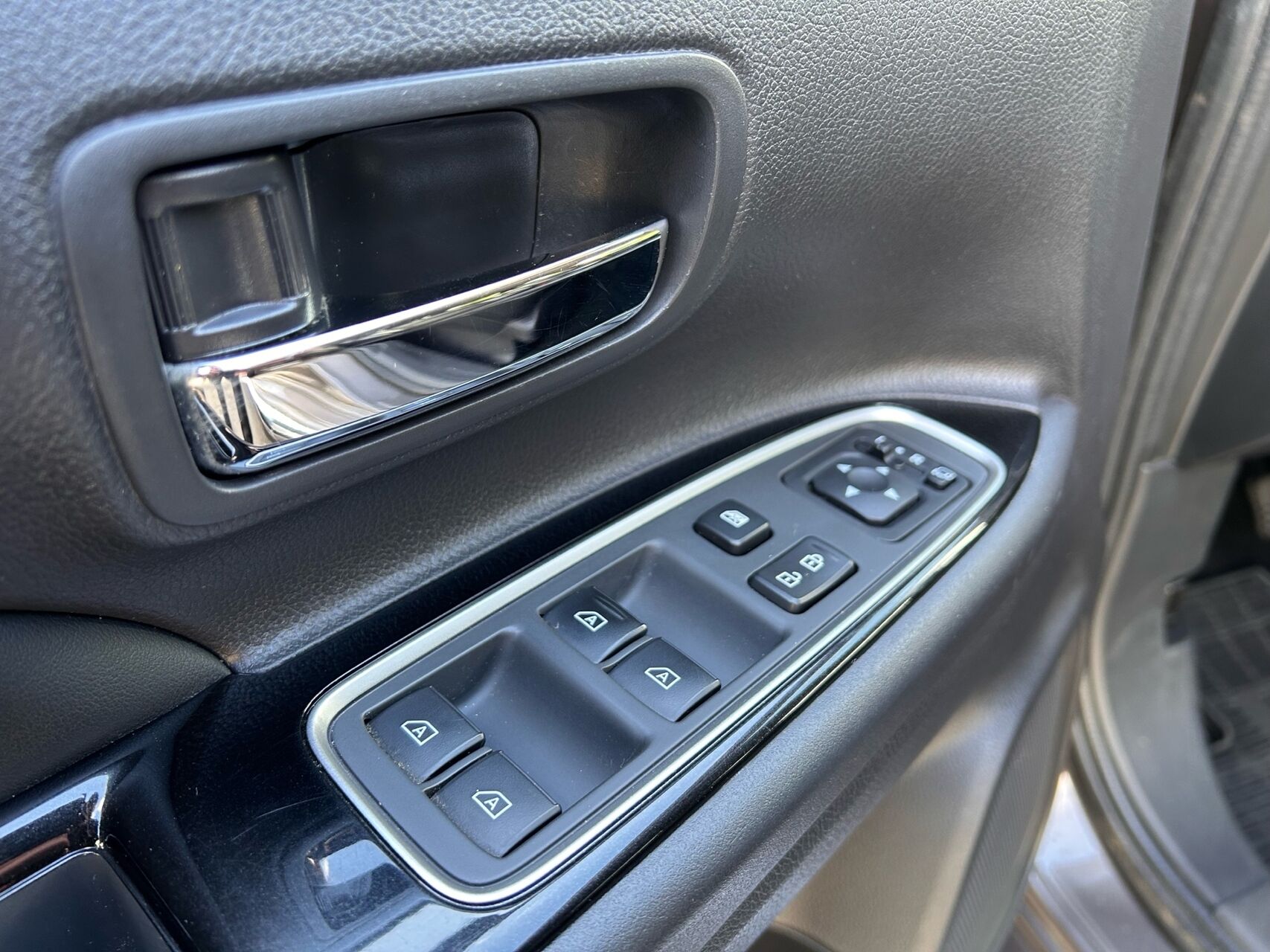 Billede af Mitsubishi Outlander 2,4 PHEV  Plugin-hybrid Inform+ 4WD 224HK 5d 6g Trinl. Gear