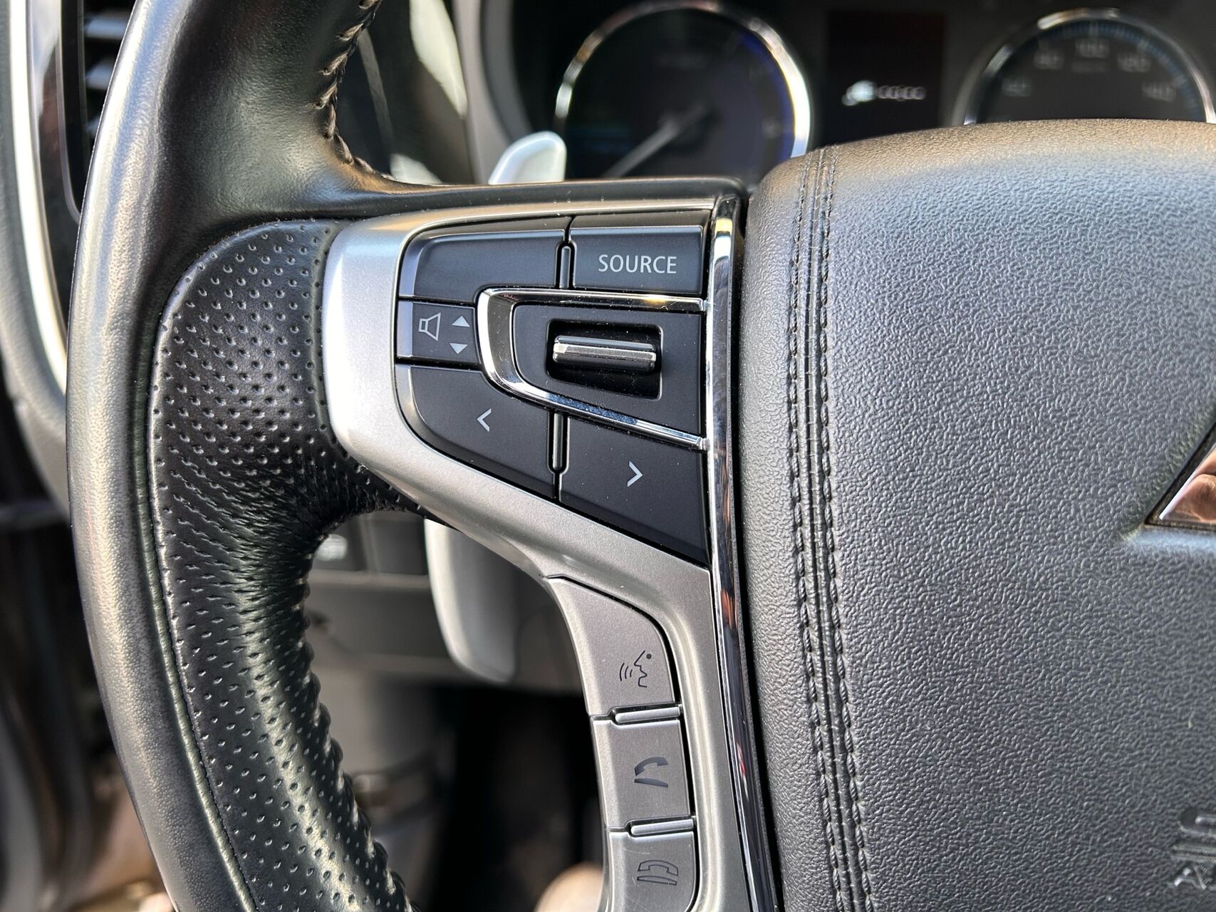 Billede af Mitsubishi Outlander 2,4 PHEV  Plugin-hybrid Inform+ 4WD 224HK 5d 6g Trinl. Gear