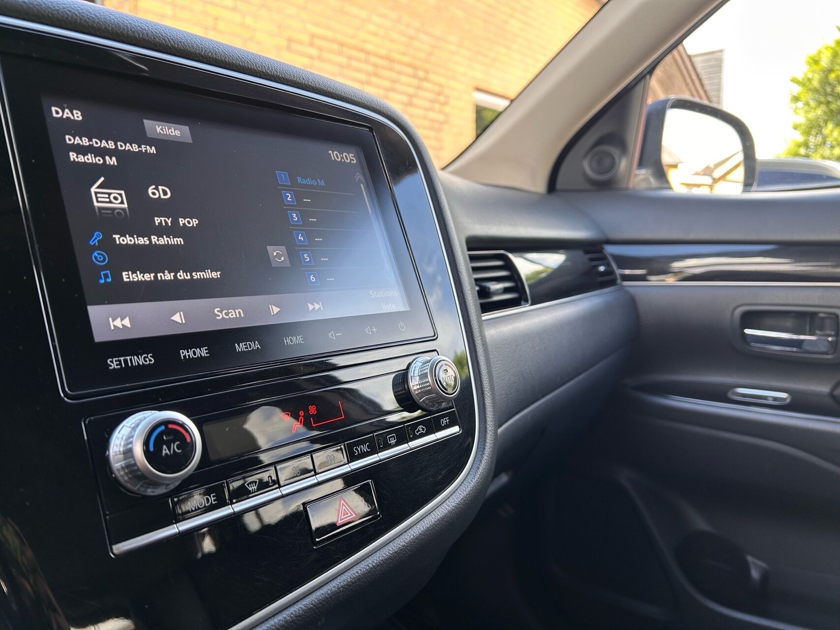 Billede af Mitsubishi Outlander 2,4 PHEV  Plugin-hybrid Inform+ 4WD 224HK 5d 6g Trinl. Gear