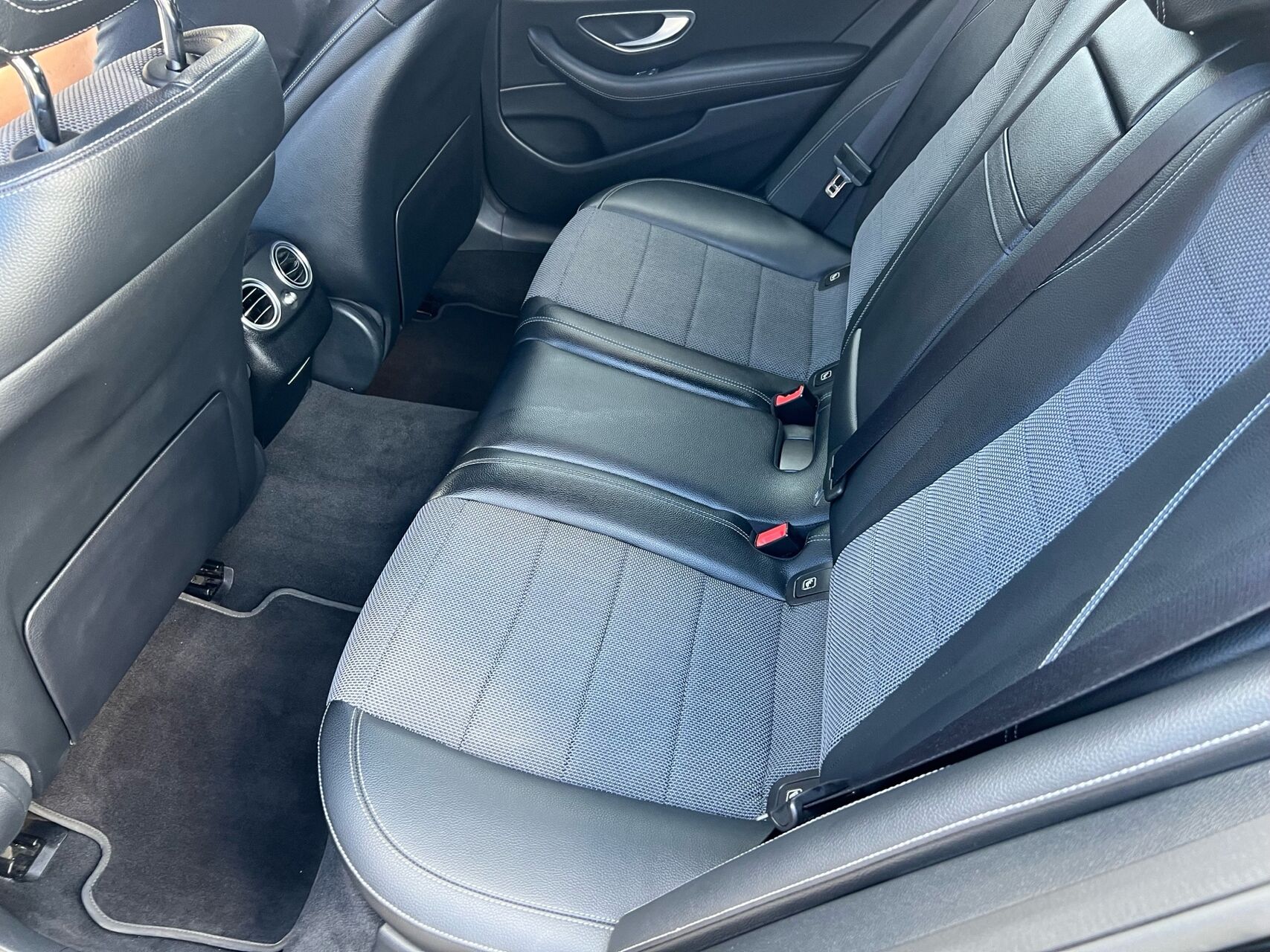 Billede af Mercedes-Benz E220 d T 2,0 D Business Edition Sportsstyle 9G-Tronic 194HK Stc Aut.