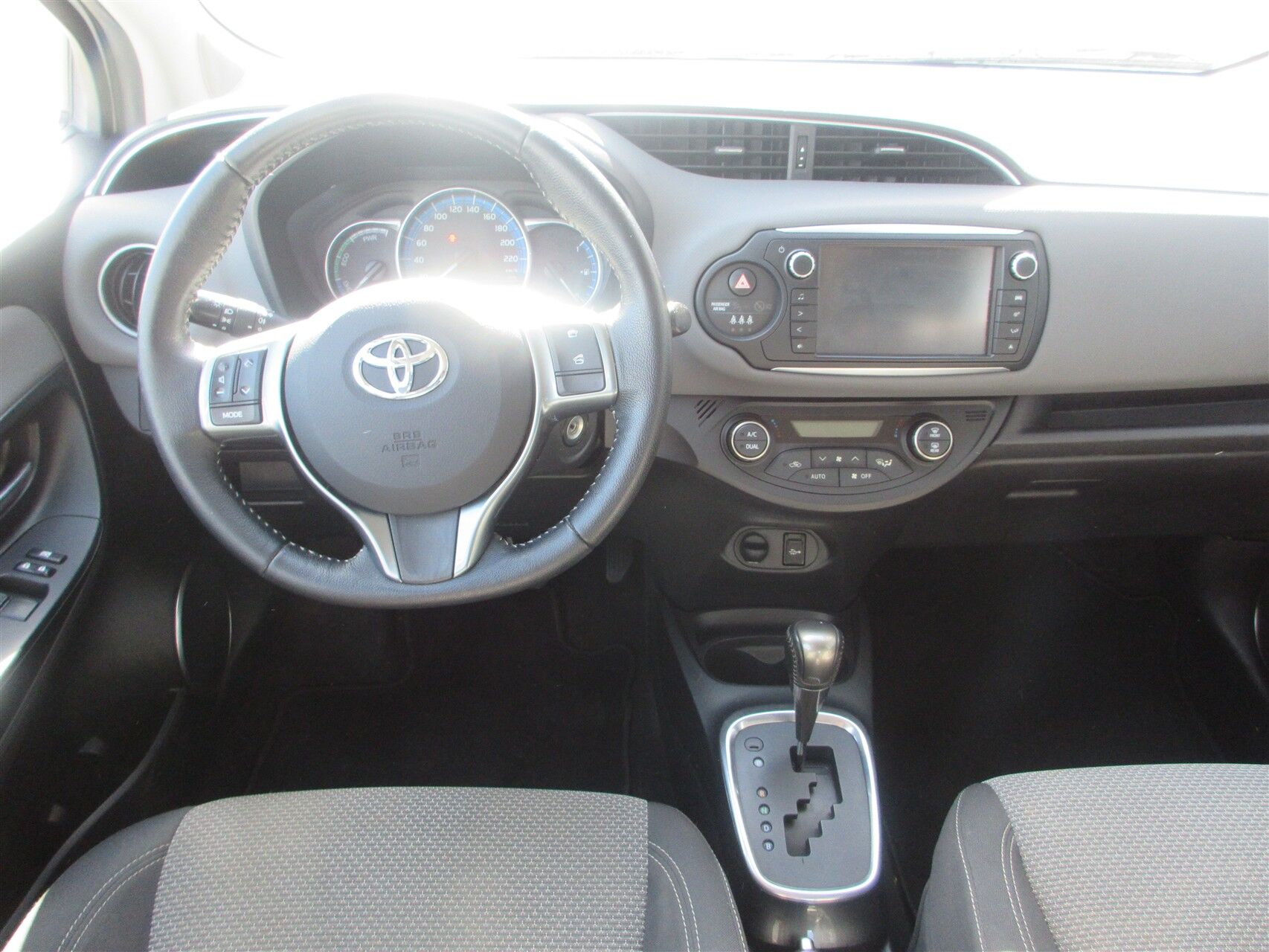Billede af Toyota Yaris 1,5 Hybrid H2 E-CVT 100HK 5d Trinl. Gear