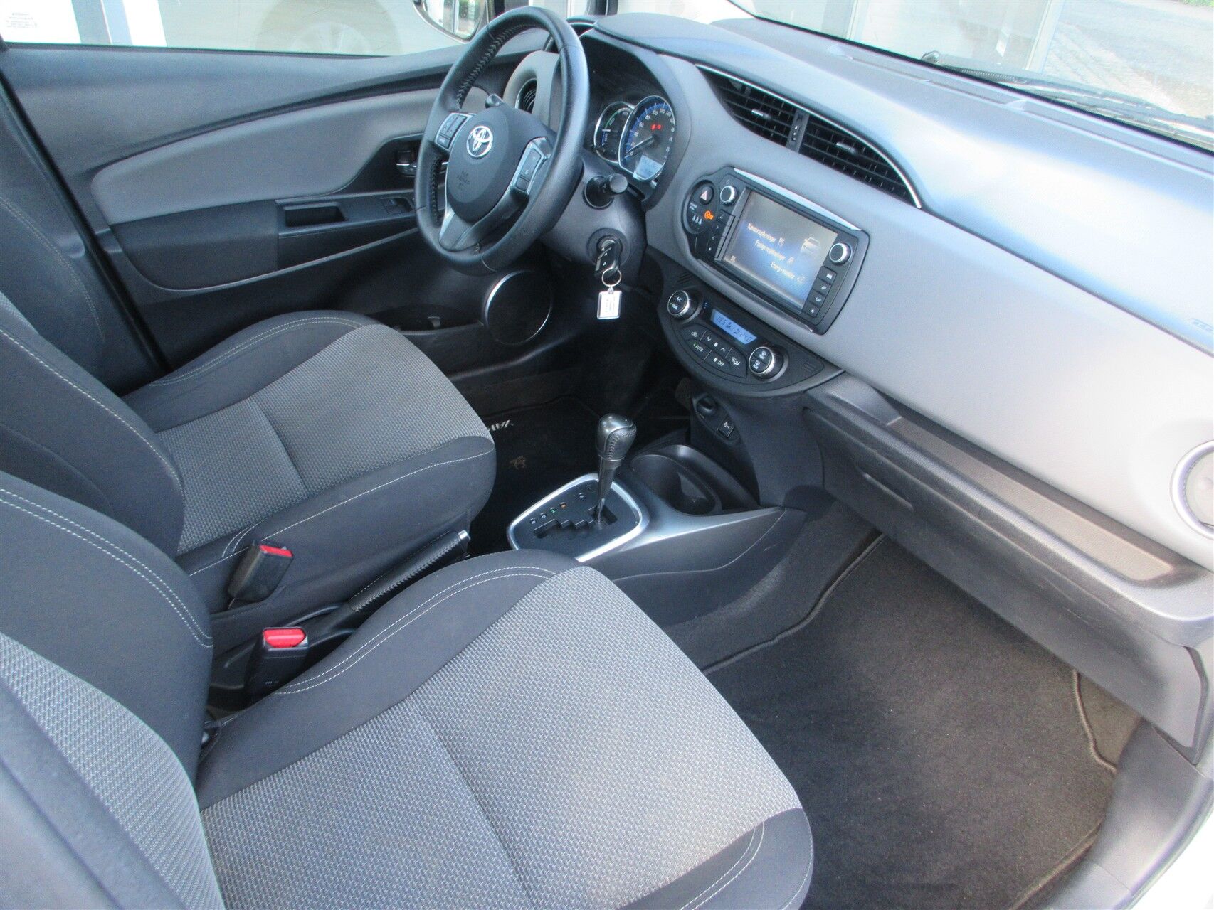 Billede af Toyota Yaris 1,5 Hybrid H2 E-CVT 100HK 5d Trinl. Gear