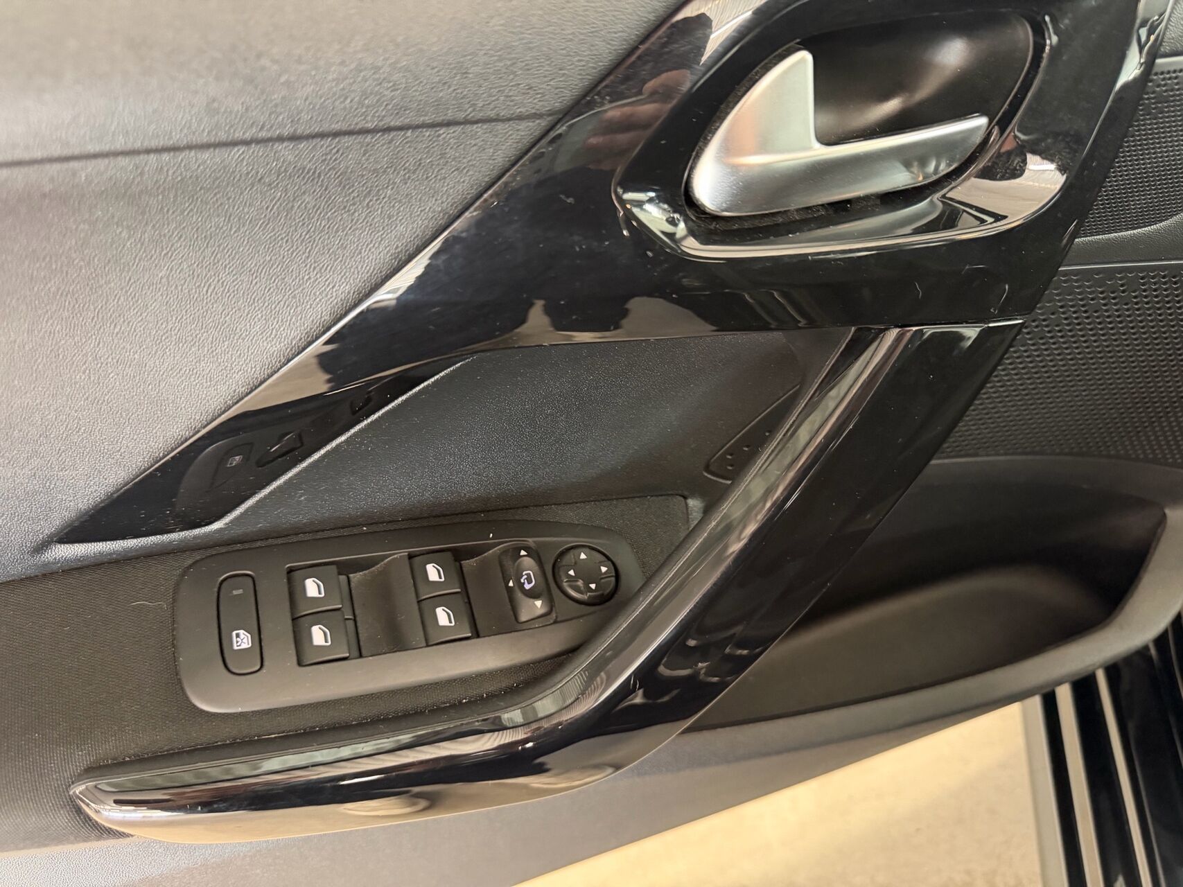 Billede af Peugeot 208 1,6 BlueHDi Allure 100HK 5d