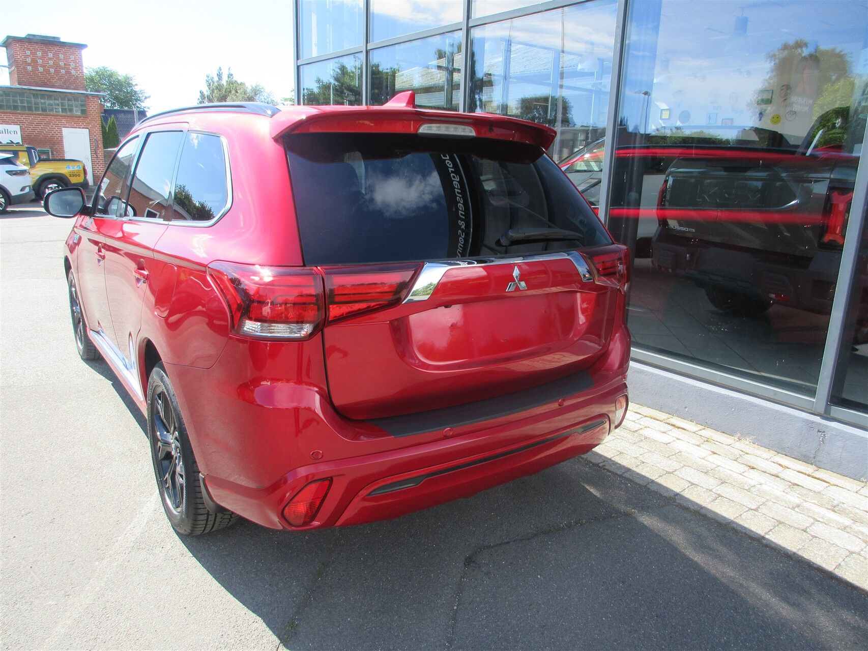 Billede af Mitsubishi Outlander 2,4 PHEV  Plugin-hybrid Instyle S-Edition 4WD 224HK 5d 6g Trinl. Gear