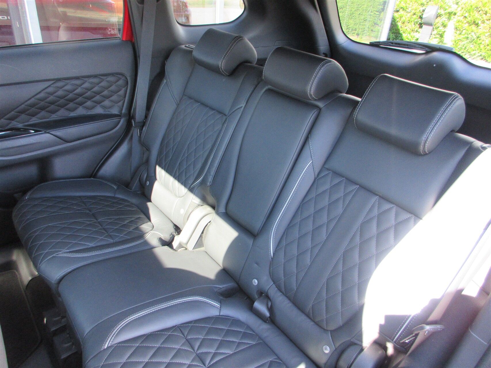 Billede af Mitsubishi Outlander 2,4 PHEV  Plugin-hybrid Instyle S-Edition 4WD 224HK 5d 6g Trinl. Gear