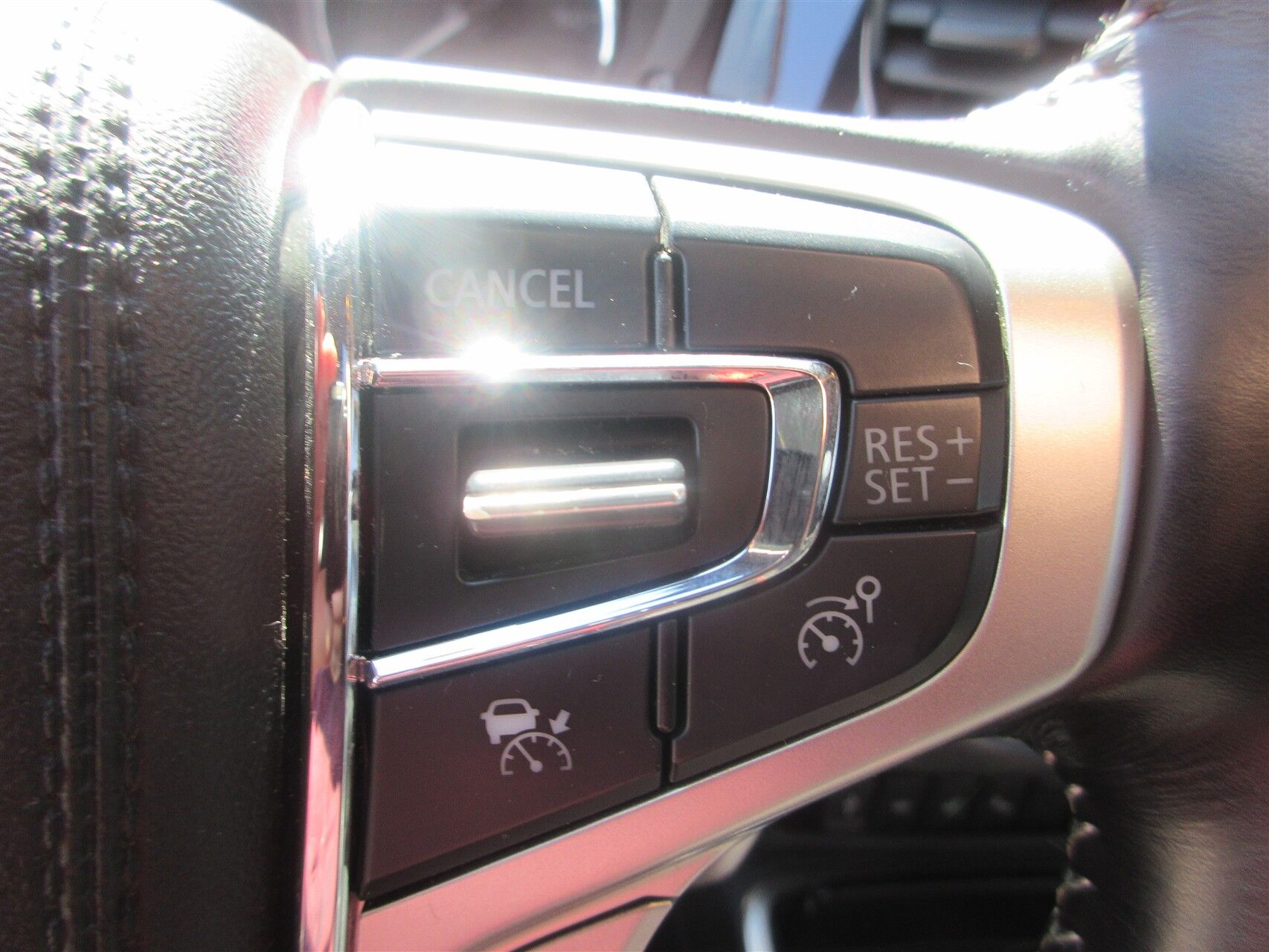 Billede af Mitsubishi Outlander 2,4 PHEV  Plugin-hybrid Instyle S-Edition 4WD 224HK 5d 6g Trinl. Gear