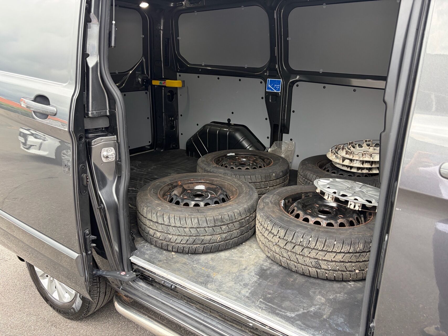 Billede af Ford Transit Custom 340 L1H1 2,0 TDCi Limited 170HK Van 6g Aut.