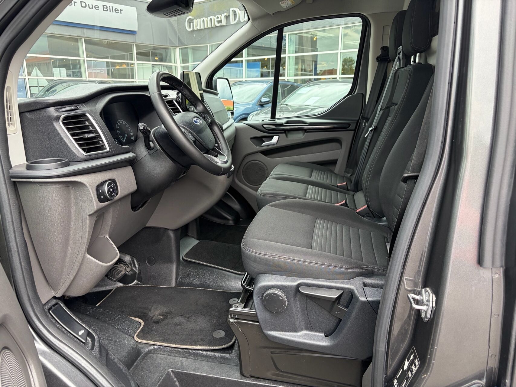 Billede af Ford Transit Custom 340 L1H1 2,0 TDCi Limited 170HK Van 6g Aut.