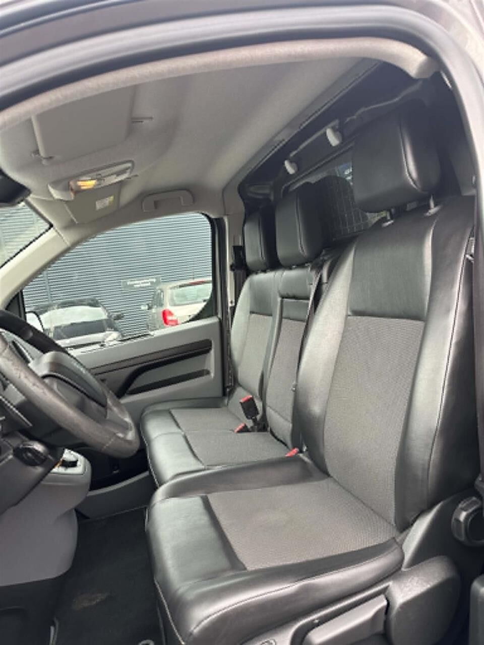 Billede af Peugeot Expert L2 2,0 BlueHDi Plus EAT6 180HK Van 6g Aut.