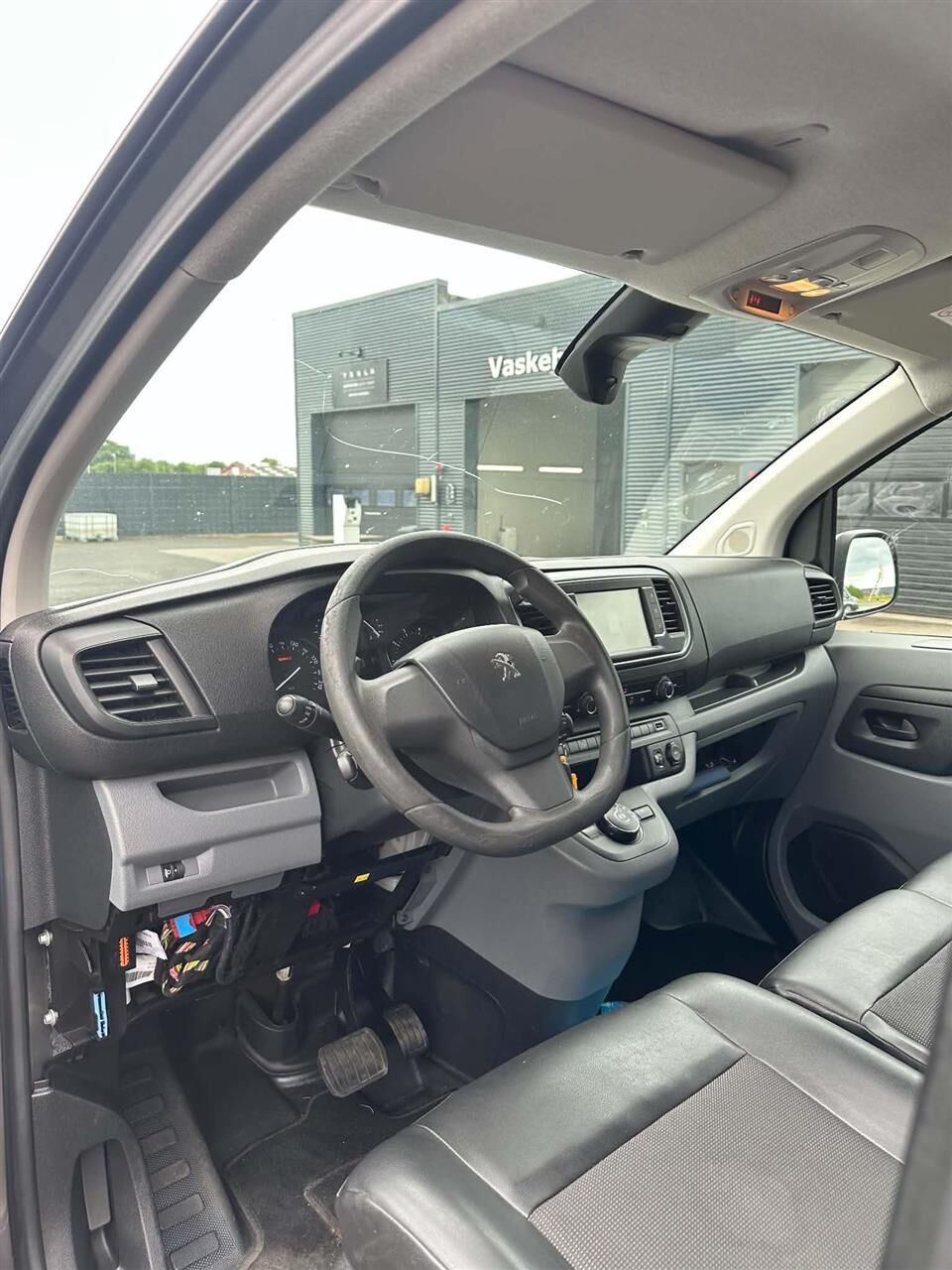 Billede af Peugeot Expert L2 2,0 BlueHDi Plus EAT6 180HK Van 6g Aut.
