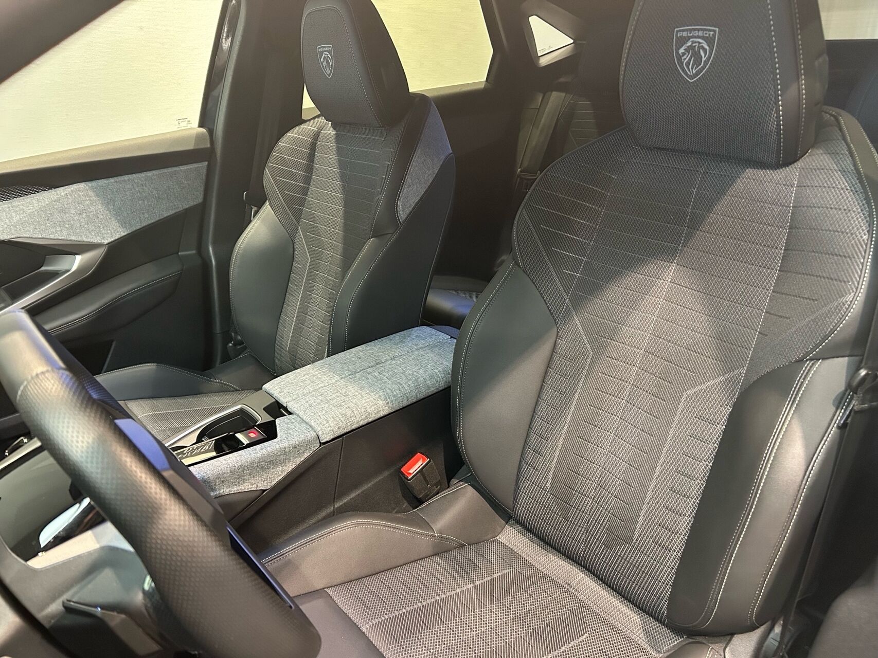 Billede af Peugeot e-3008 EL GT Pack 210HK 5d Aut.