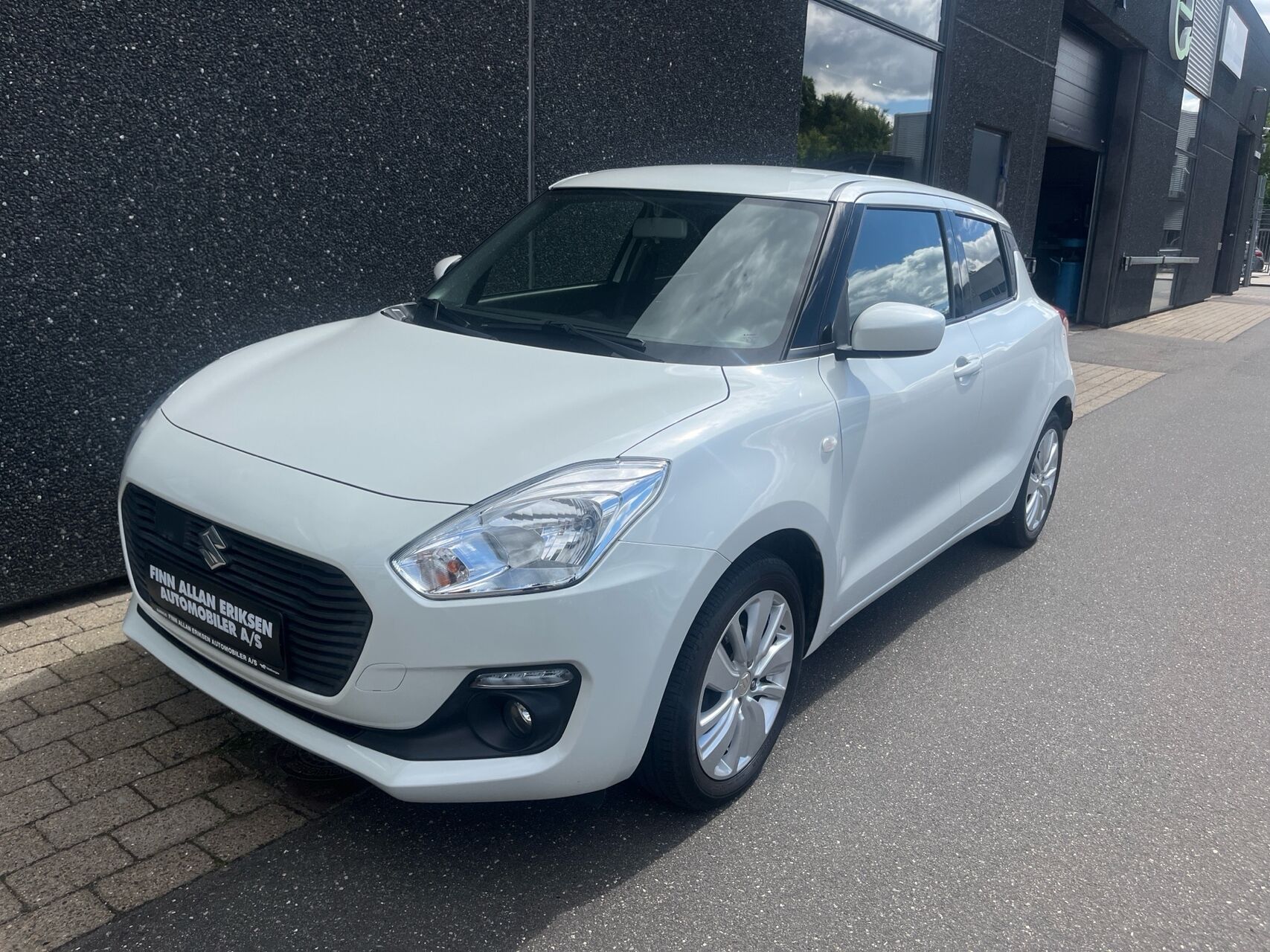 Billede af Suzuki Swift 1,2 Dualjet Action AEB CVT 90HK 5d Aut.
