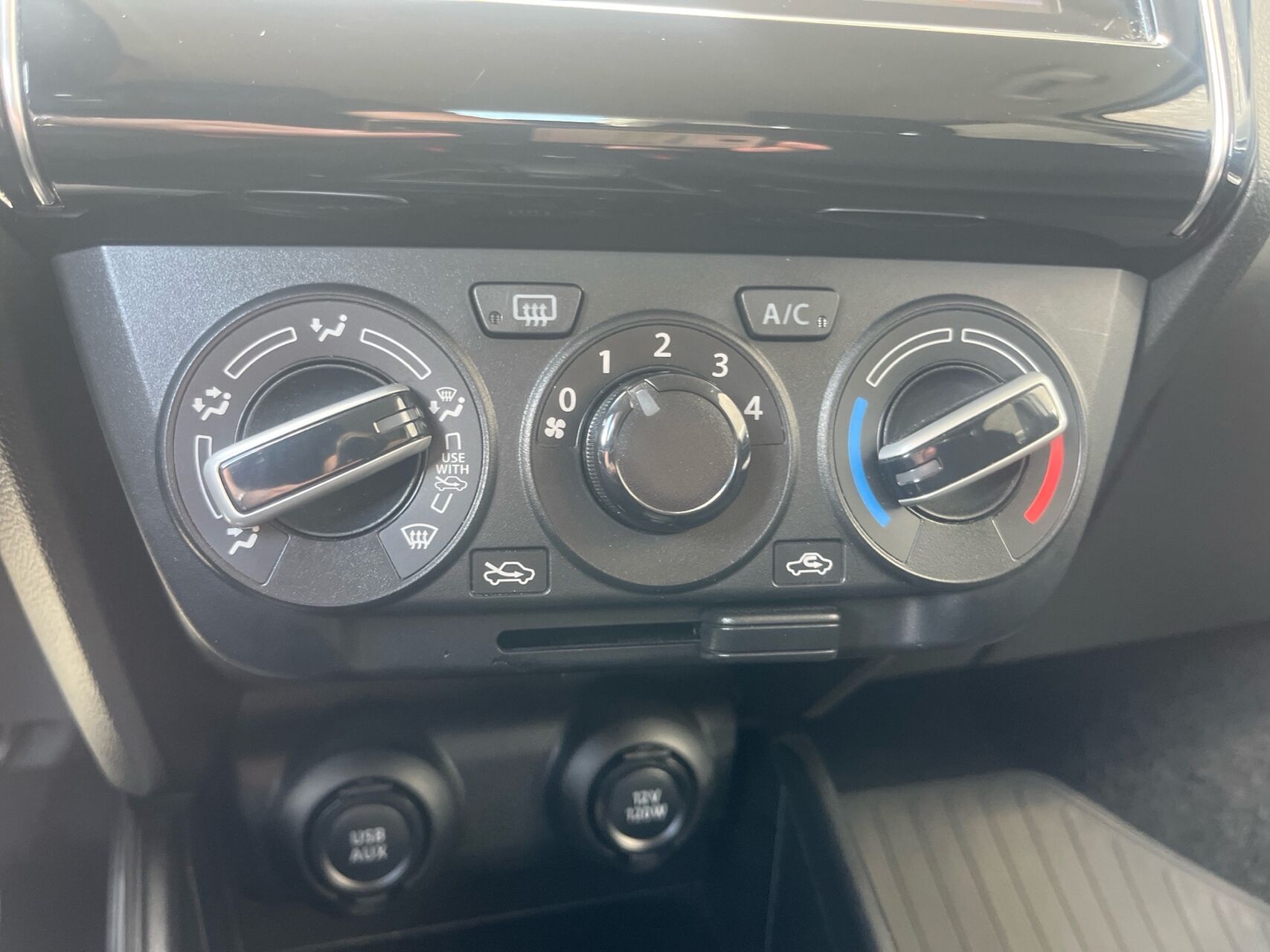 Billede af Suzuki Swift 1,2 Dualjet Action AEB CVT 90HK 5d Aut.