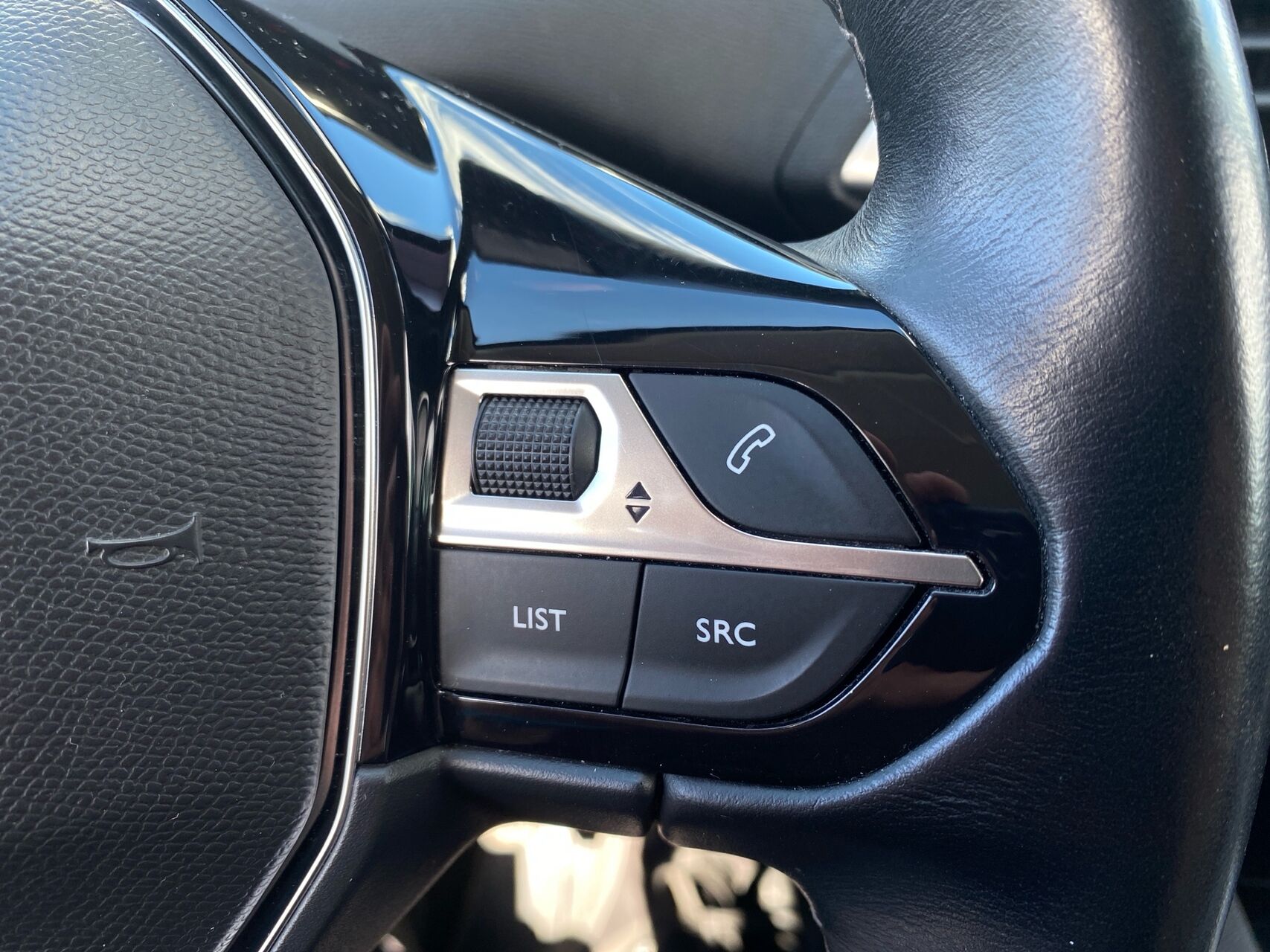 Billede af Peugeot 3008 1,2 e-THP Allure 130HK 5d 6g