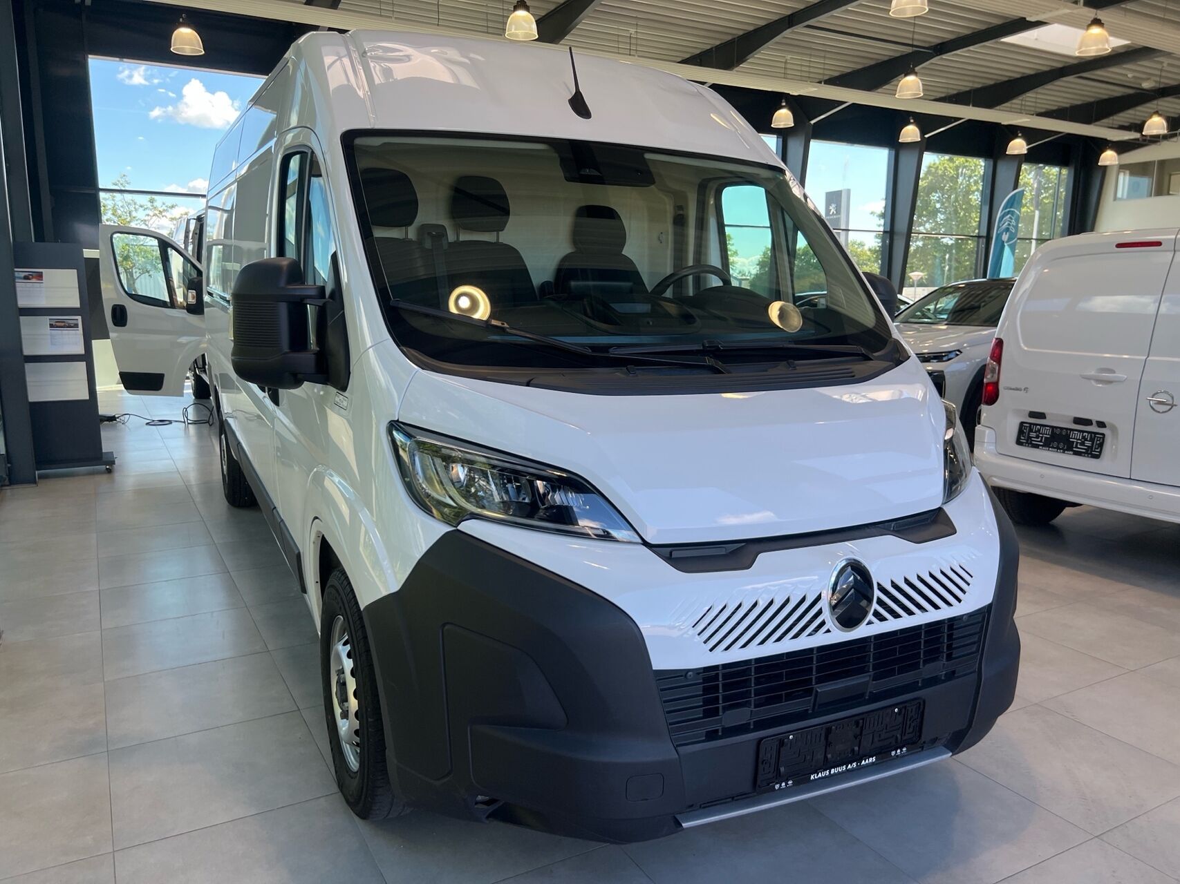 Billede af Citroën Jumper 35H L3H2 2,2 Blue HDi Masterline EAT8 180HK Van 8g Aut.