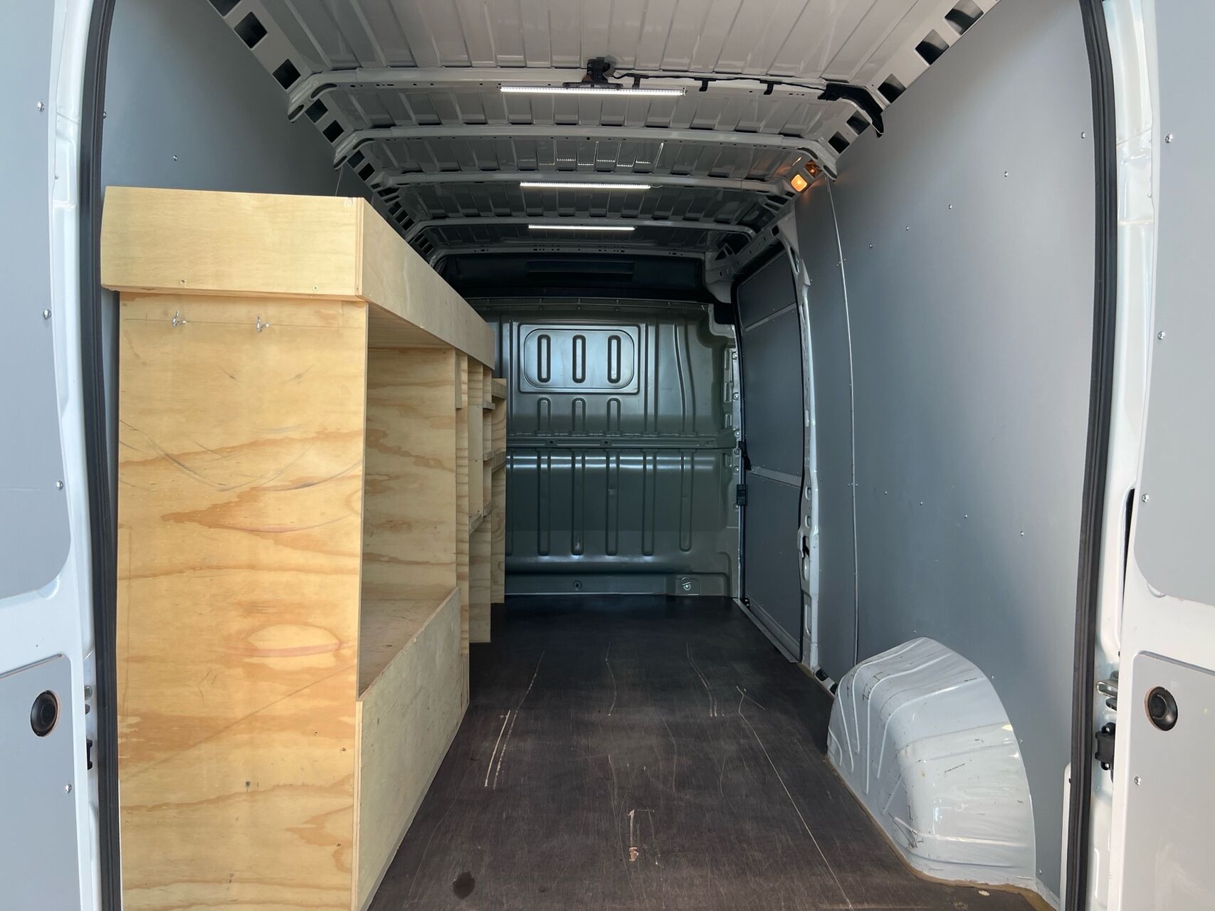 Billede af Citroën Jumper 35H L3H2 2,2 Blue HDi Masterline EAT8 180HK Van 8g Aut.