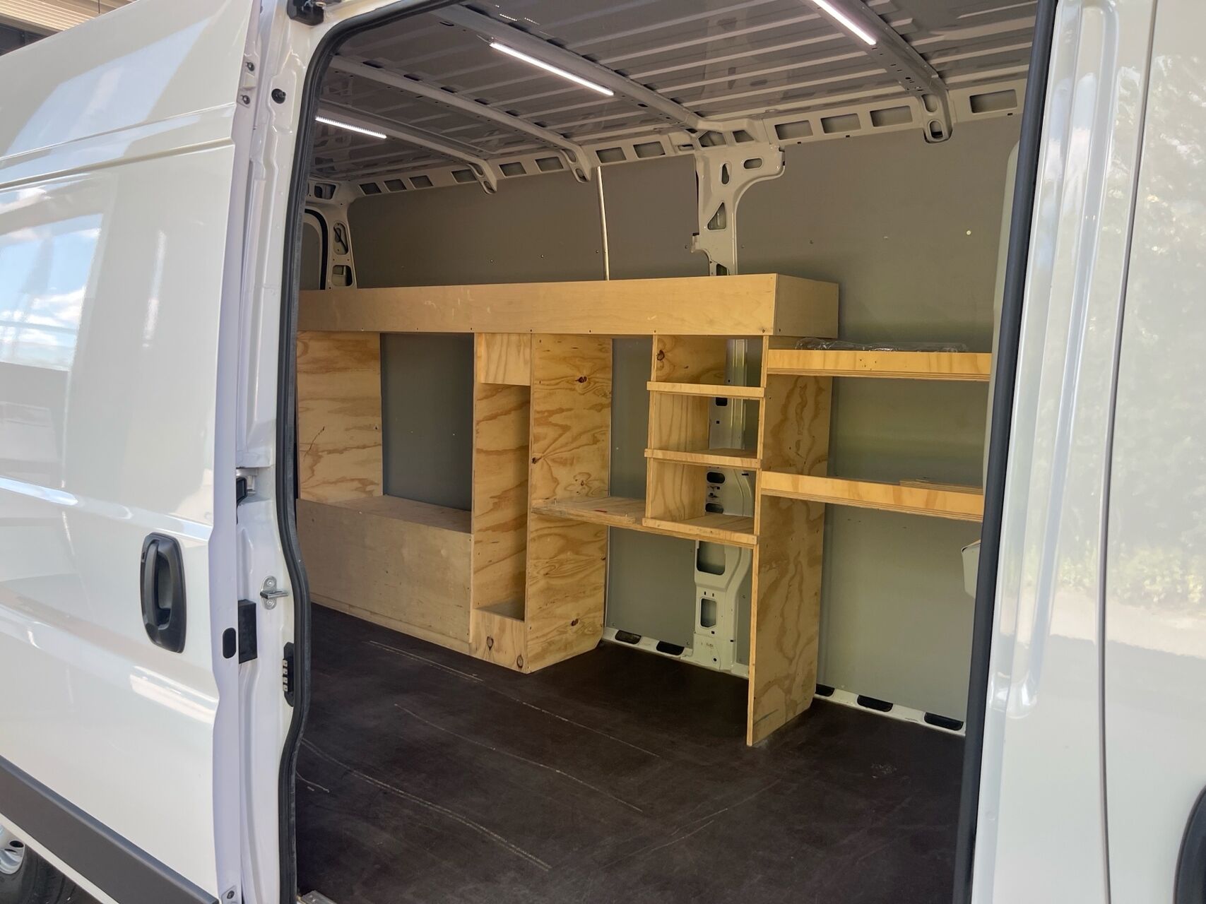 Billede af Citroën Jumper 35H L3H2 2,2 Blue HDi Masterline EAT8 180HK Van 8g Aut.