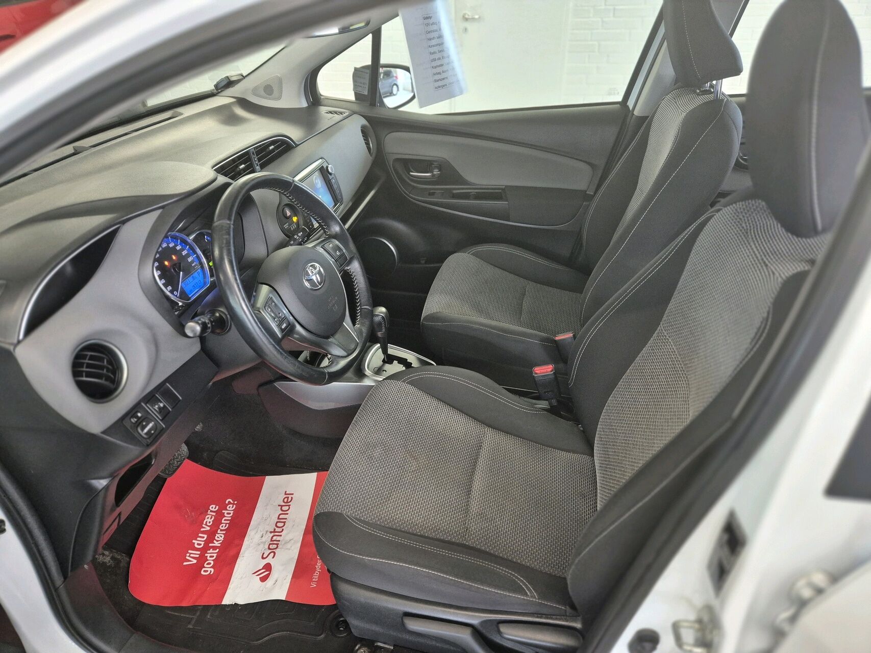Billede af Toyota Yaris 1,5 Hybrid H2 E-CVT 100HK 5d Trinl. Gear