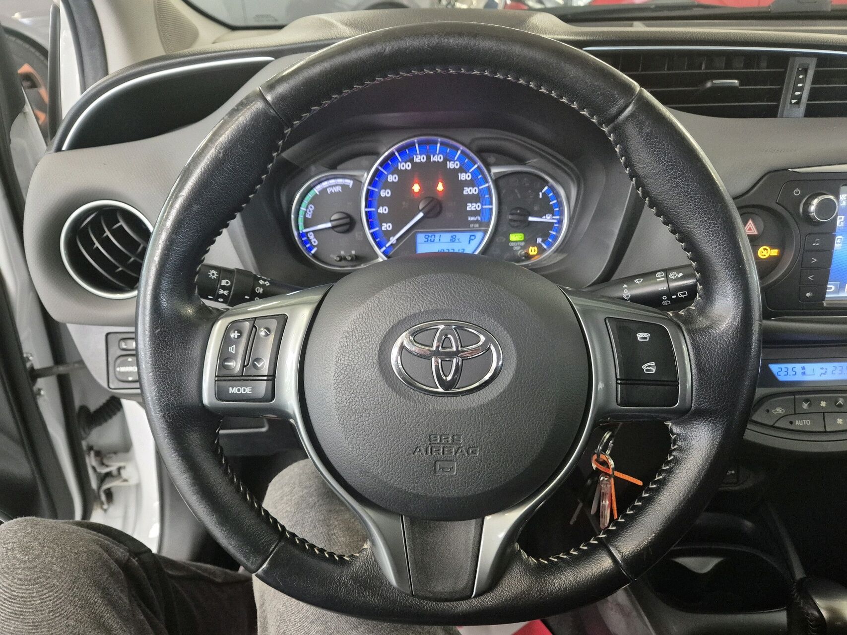 Billede af Toyota Yaris 1,5 Hybrid H2 E-CVT 100HK 5d Trinl. Gear