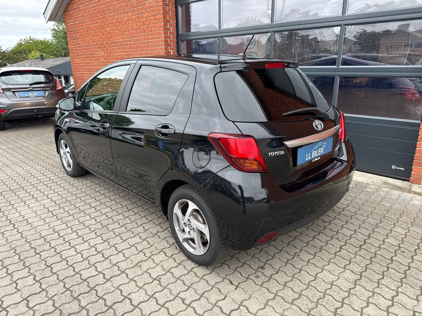 Billede af Toyota Yaris 1,5 Hybrid H2 Premium E-CVT 100HK 5d Trinl. Gear