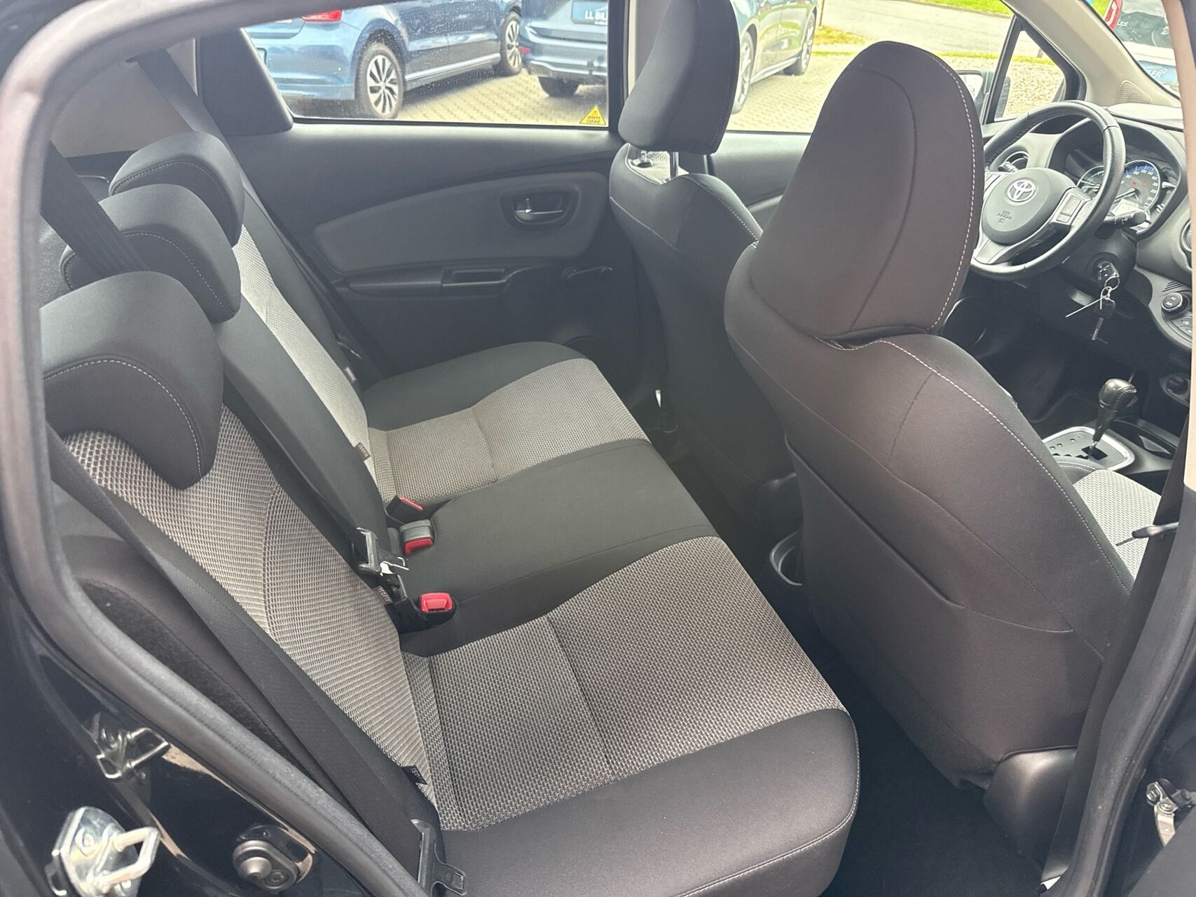 Billede af Toyota Yaris 1,5 Hybrid H2 Premium E-CVT 100HK 5d Trinl. Gear