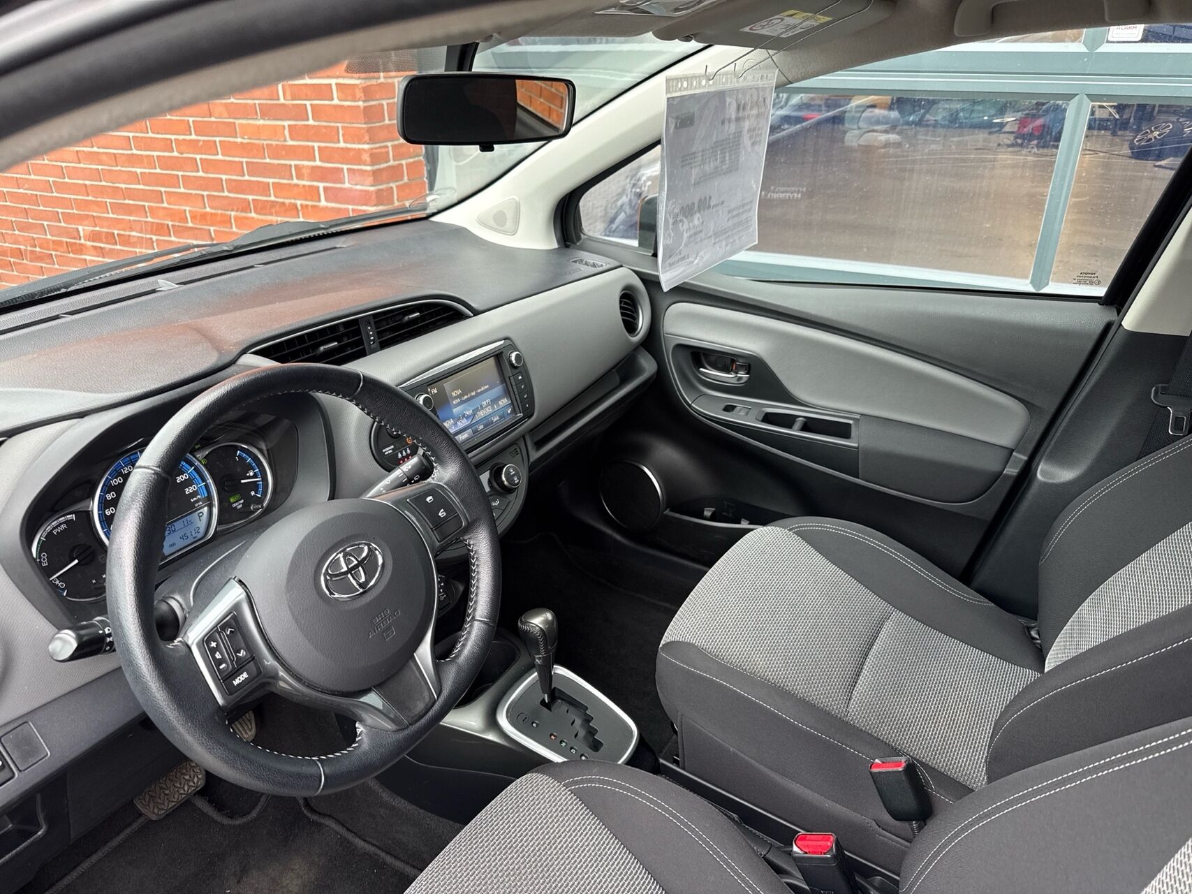 Billede af Toyota Yaris 1,5 Hybrid H2 Premium E-CVT 100HK 5d Trinl. Gear
