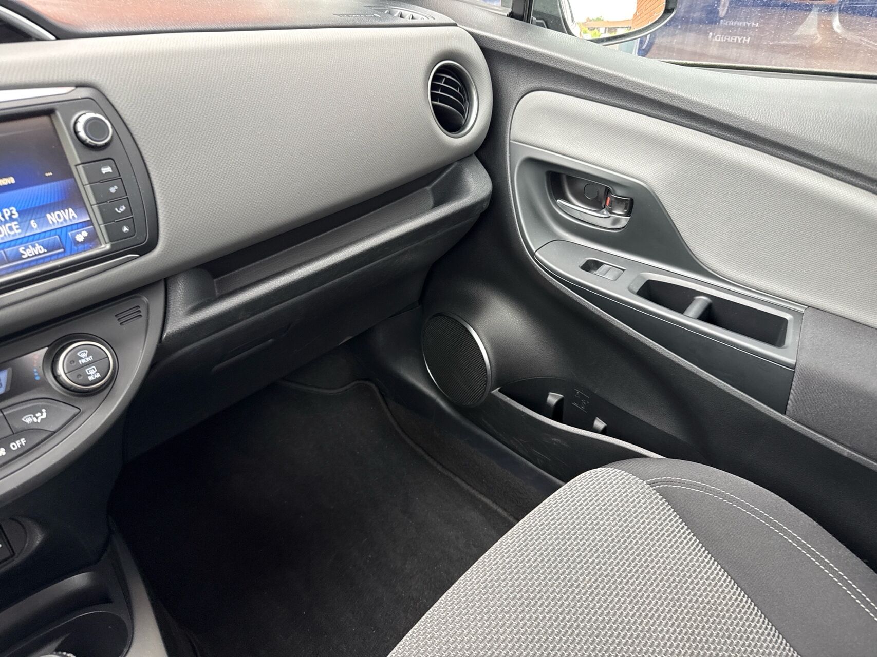 Billede af Toyota Yaris 1,5 Hybrid H2 Premium E-CVT 100HK 5d Trinl. Gear