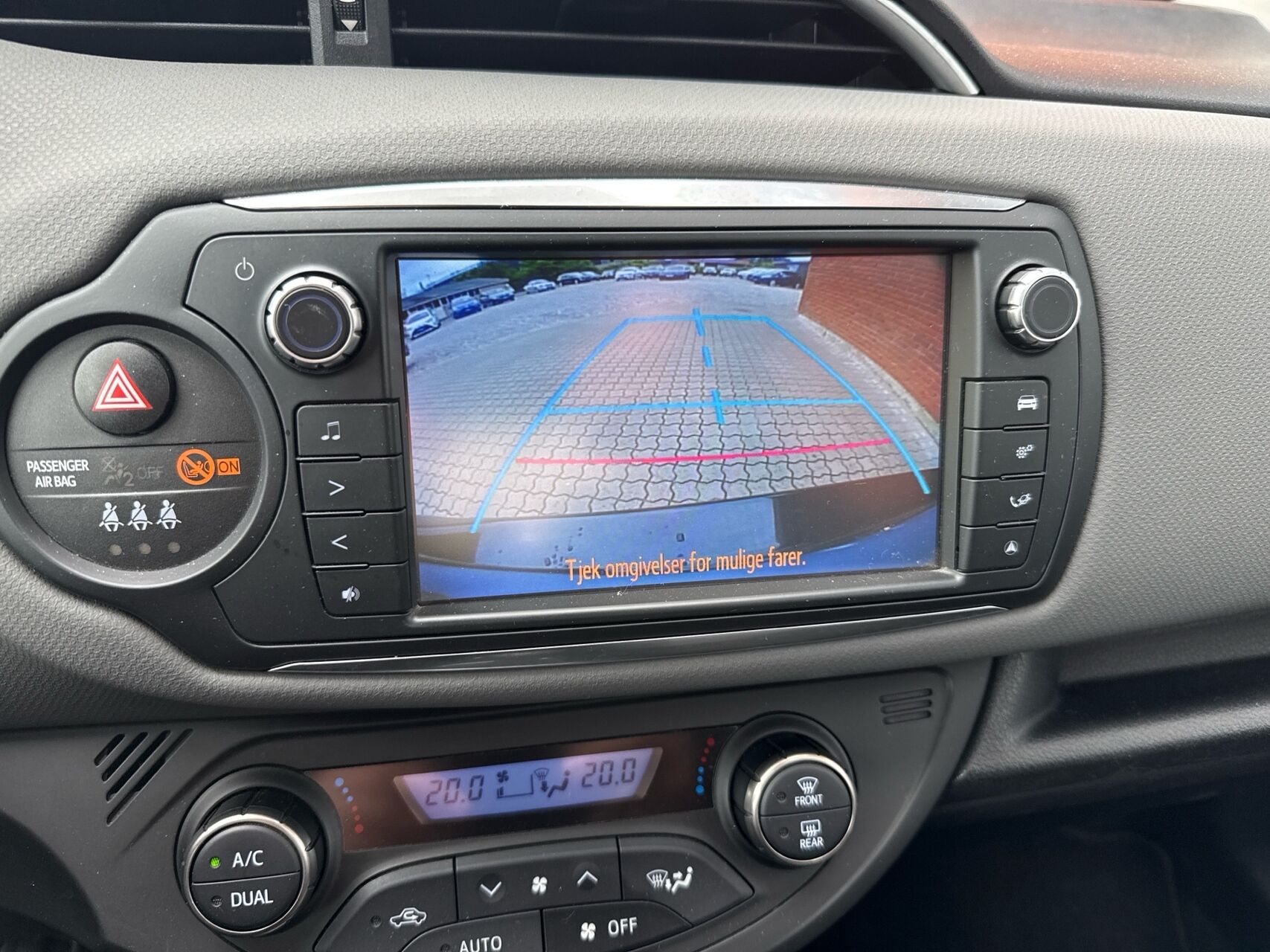 Billede af Toyota Yaris 1,5 Hybrid H2 Premium E-CVT 100HK 5d Trinl. Gear