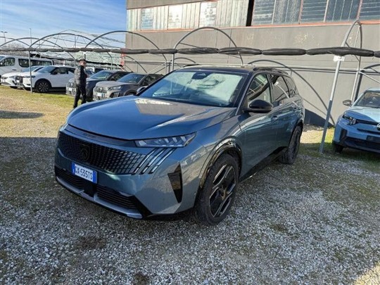Peugeot e-5008