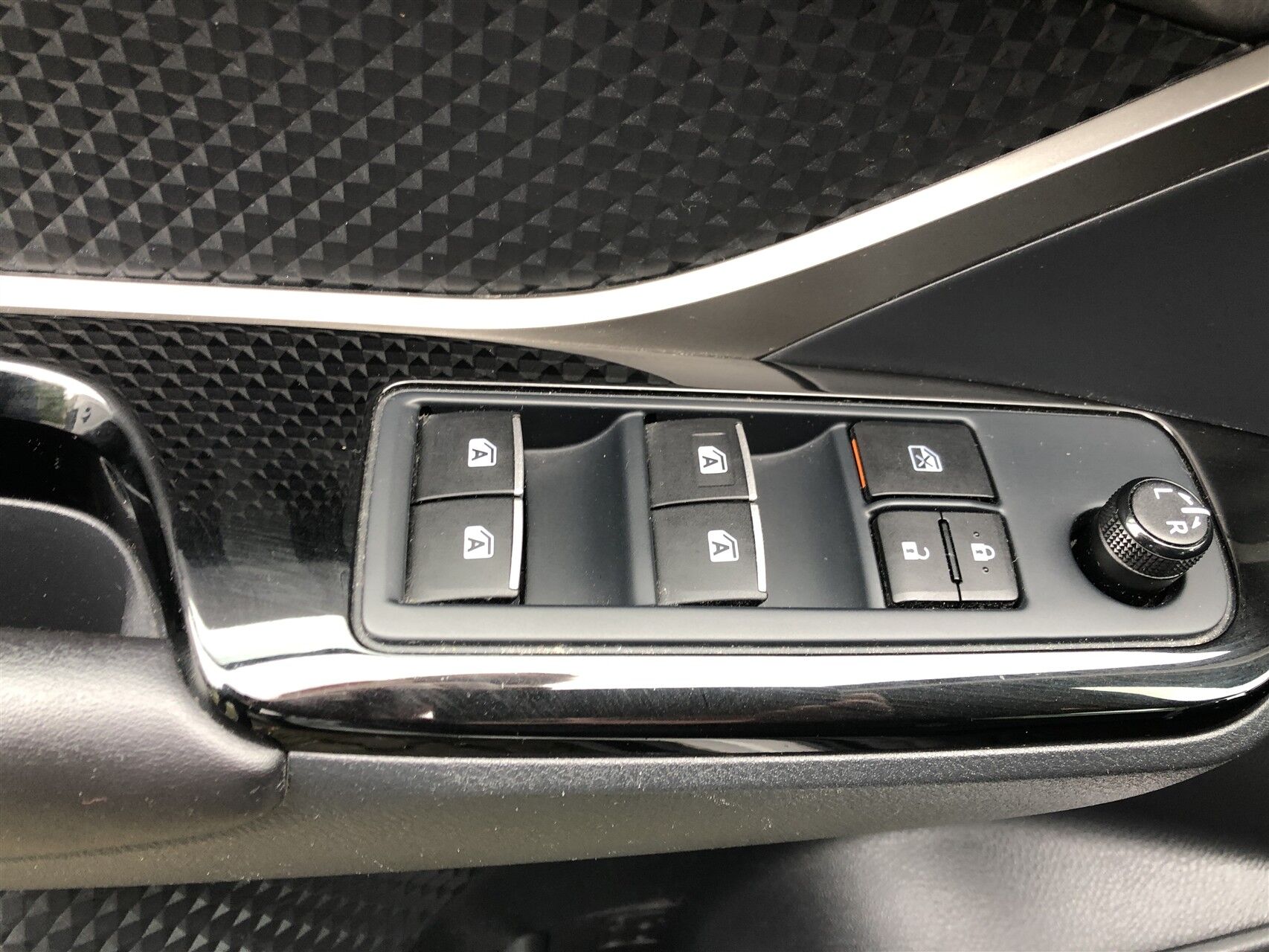 Billede af Toyota C-HR 1,8 Hybrid Selected Multidrive S 122HK 5d Aut.