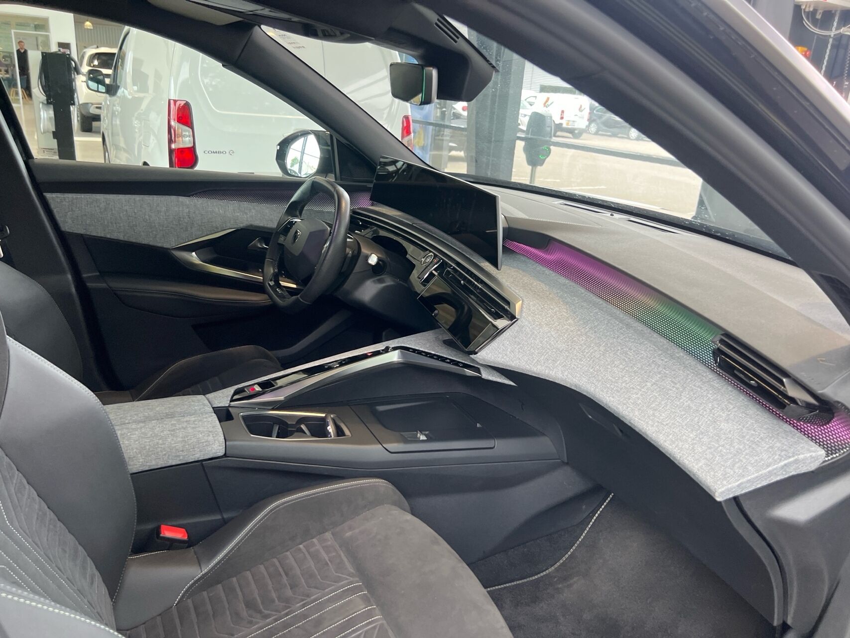 Billede af Peugeot e-3008 EL GT Pack 210HK 5d Aut.