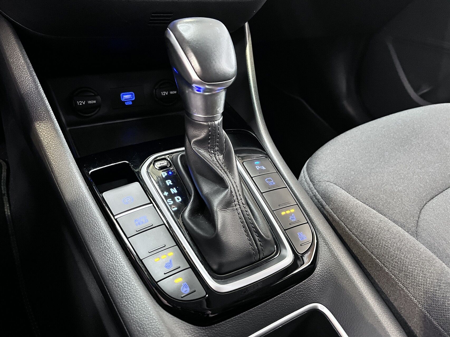 Billede af Hyundai Ioniq 1,6 GDI  Plugin-hybrid Premium plug-in 141HK 5d 6g Aut.