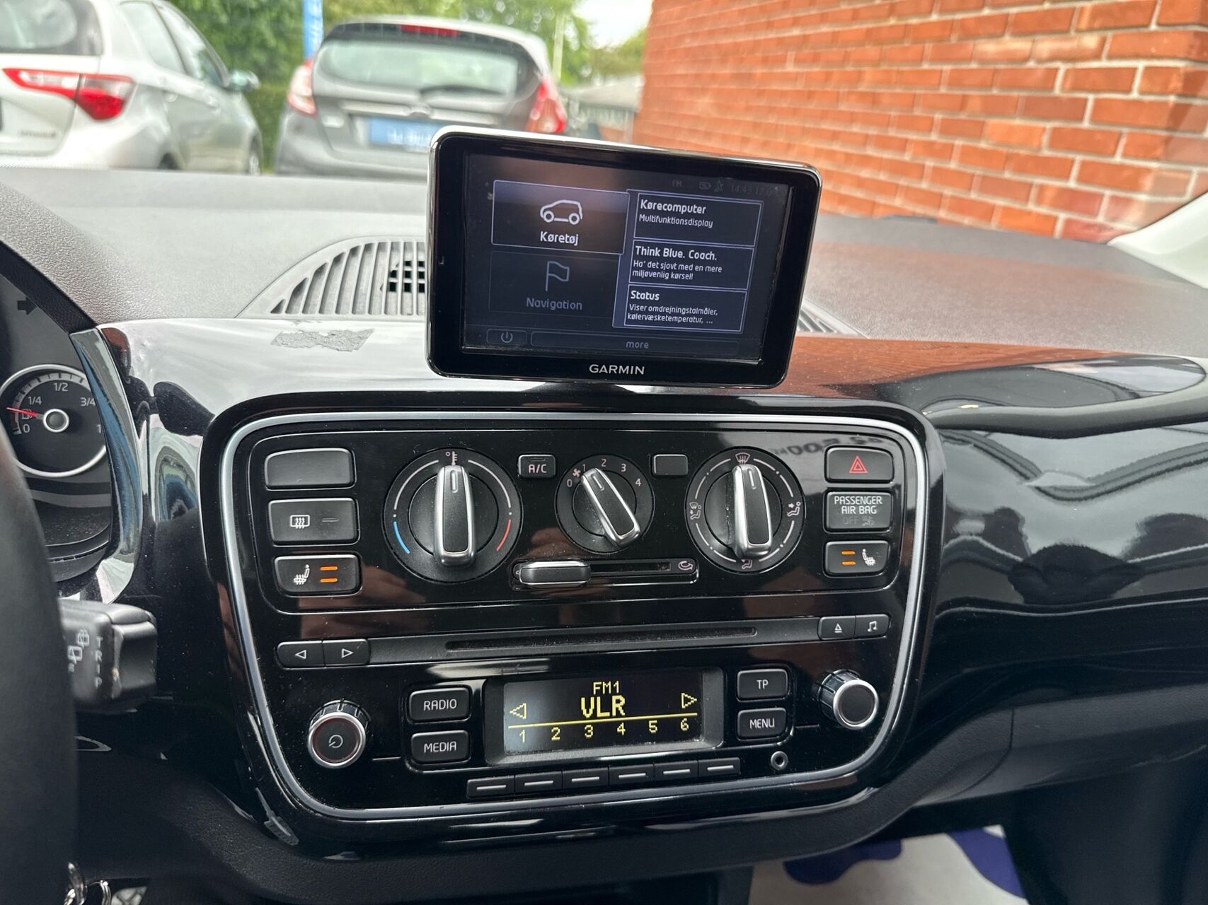 Billede af VW up 1,0 MPI High ASG 75HK 5d Aut.