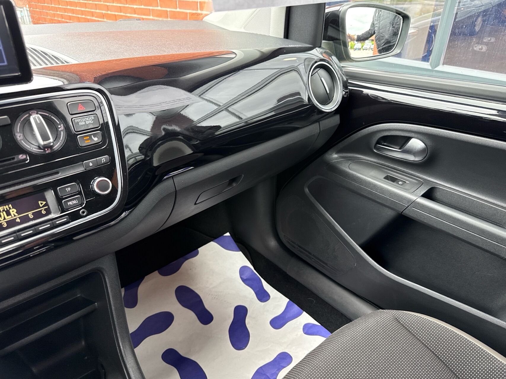 Billede af VW up 1,0 MPI High ASG 75HK 5d Aut.