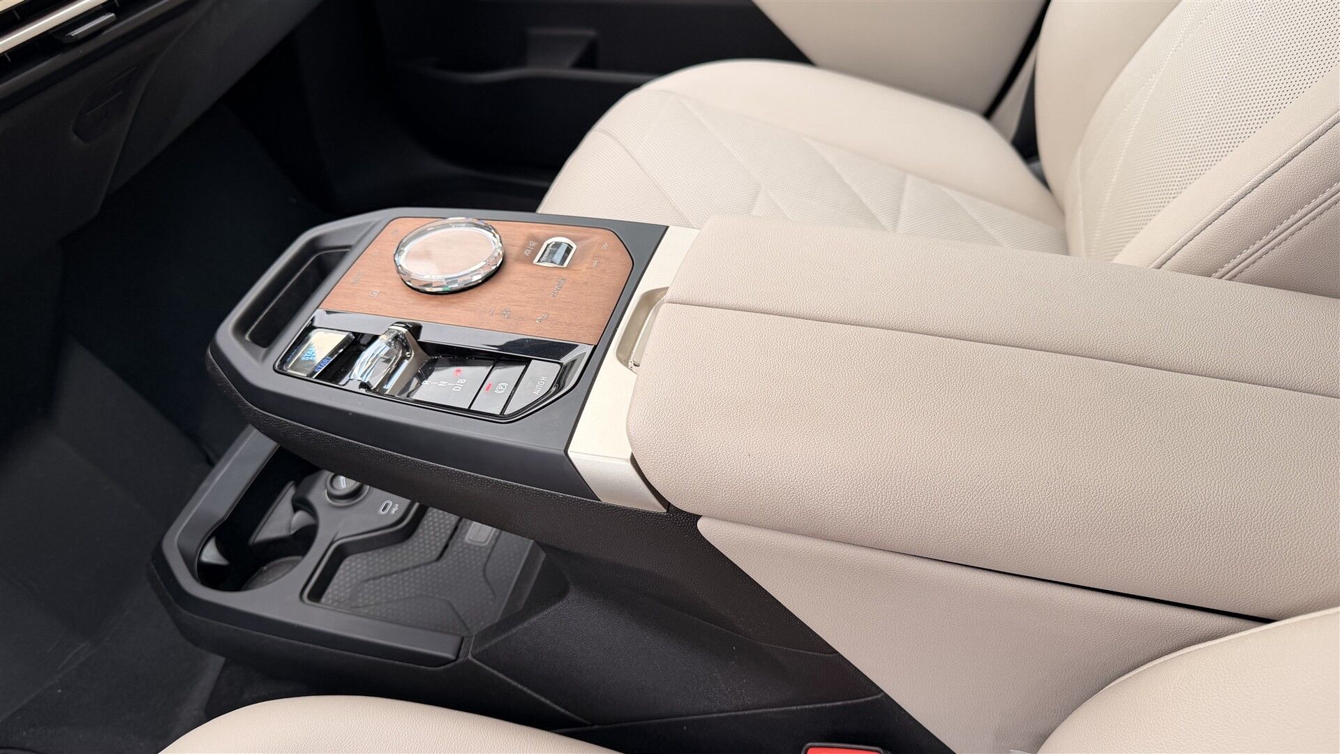 Billede af BMW iX 40 Fully Charged Sport XDrive 326HK 5d Aut. 