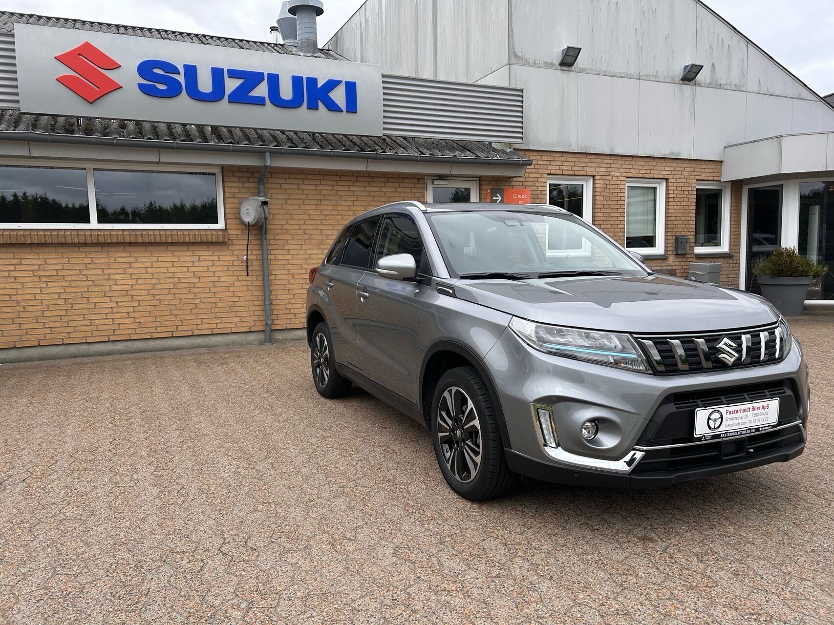 Billede af Suzuki Vitara 1,5 Hybrid Adventure AGS 102HK 5d 6g Aut.
