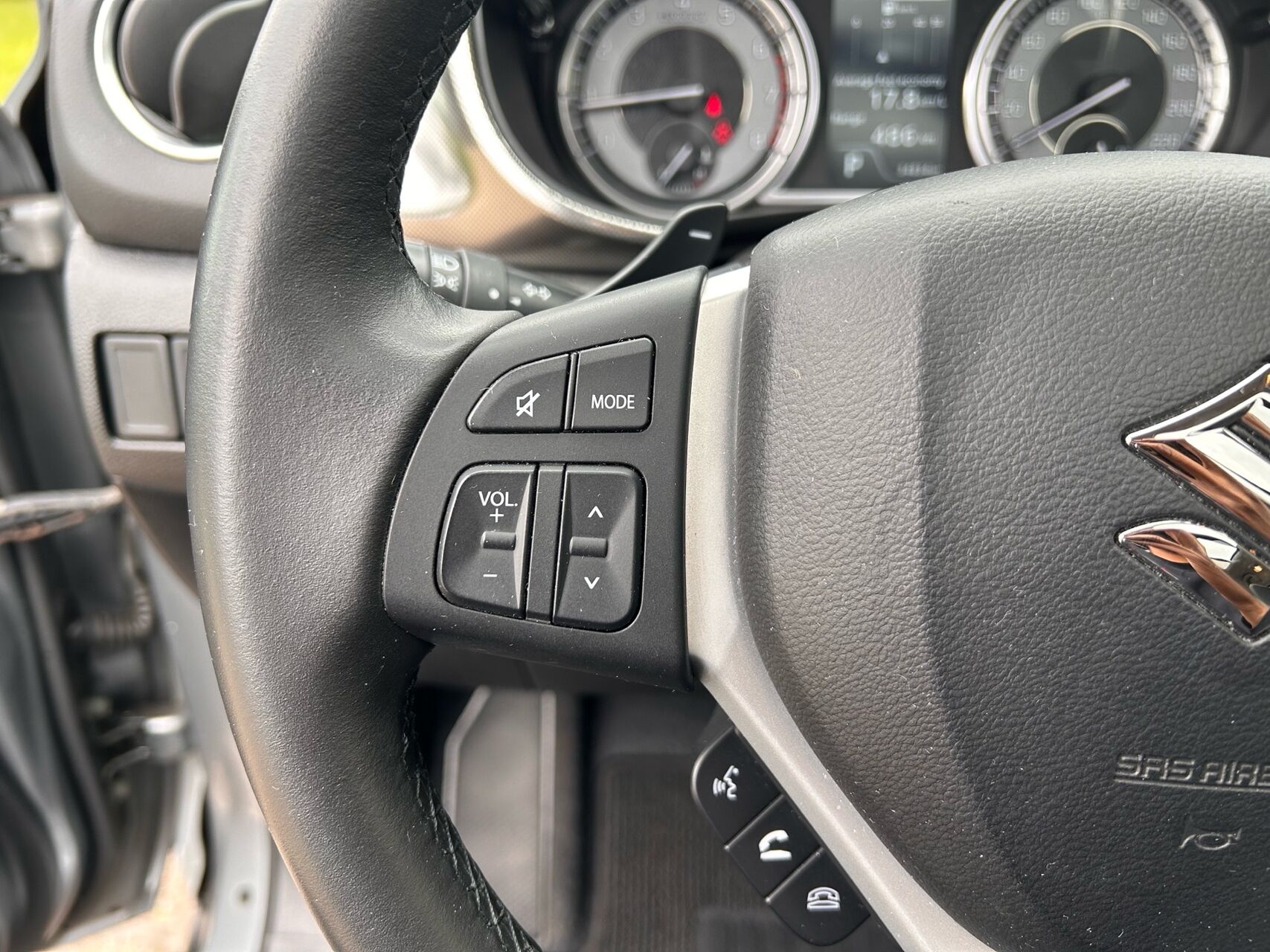 Billede af Suzuki Vitara 1,5 Hybrid Adventure AGS 102HK 5d 6g Aut.