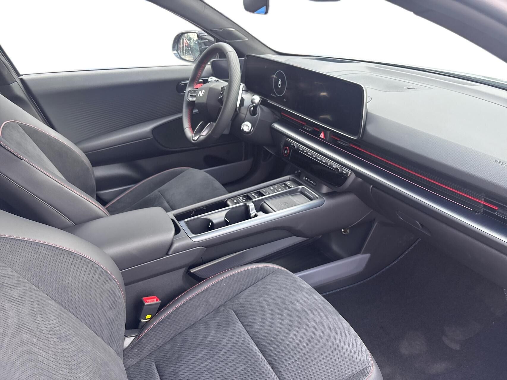 Billede af Hyundai Ioniq 6 Electric 84 kWh N-line+ 229HK Aut.