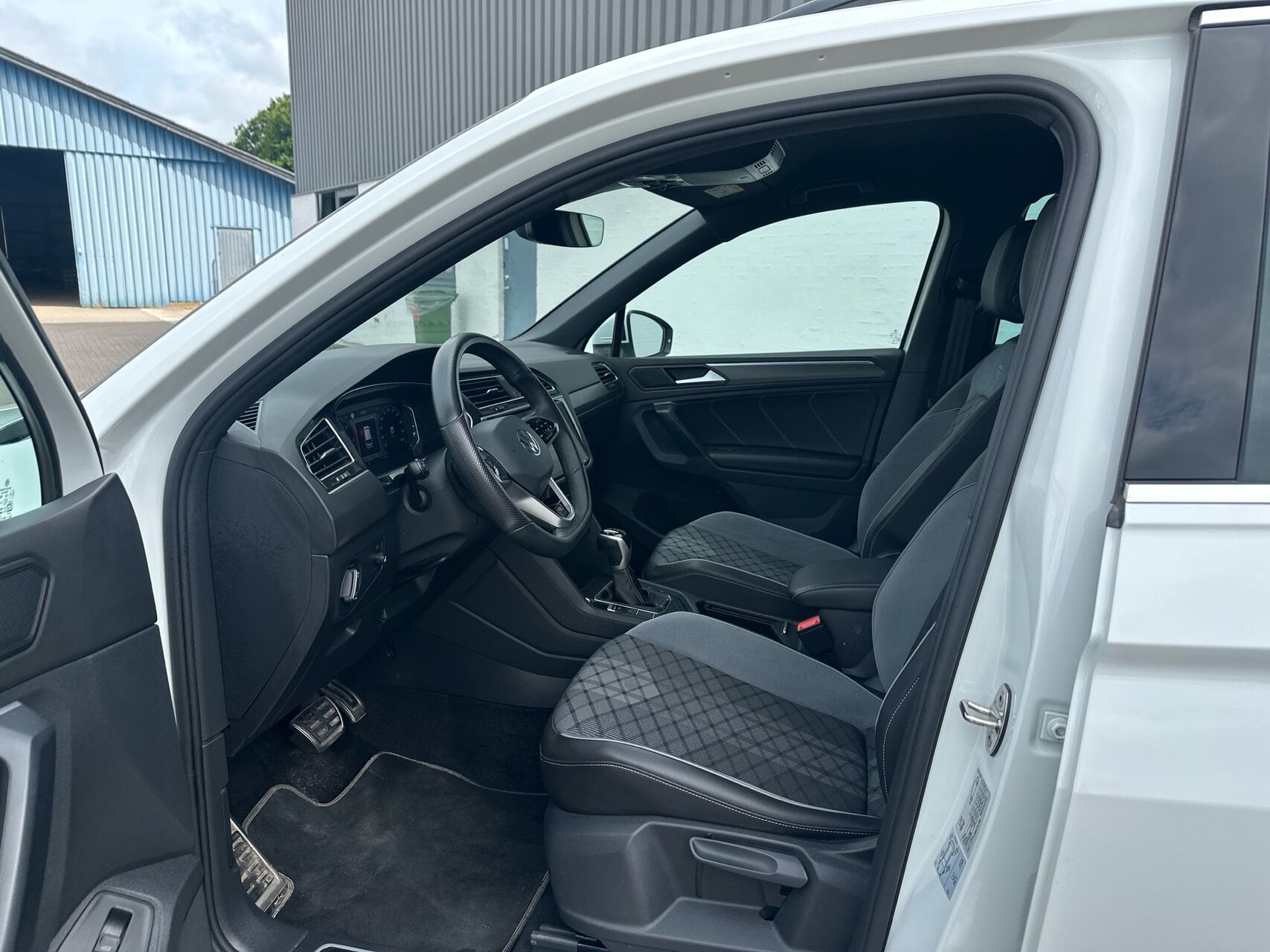 Billede af VW Tiguan 2,0 TDI SCR R-Line Business DSG 150HK 5d 7g Aut.