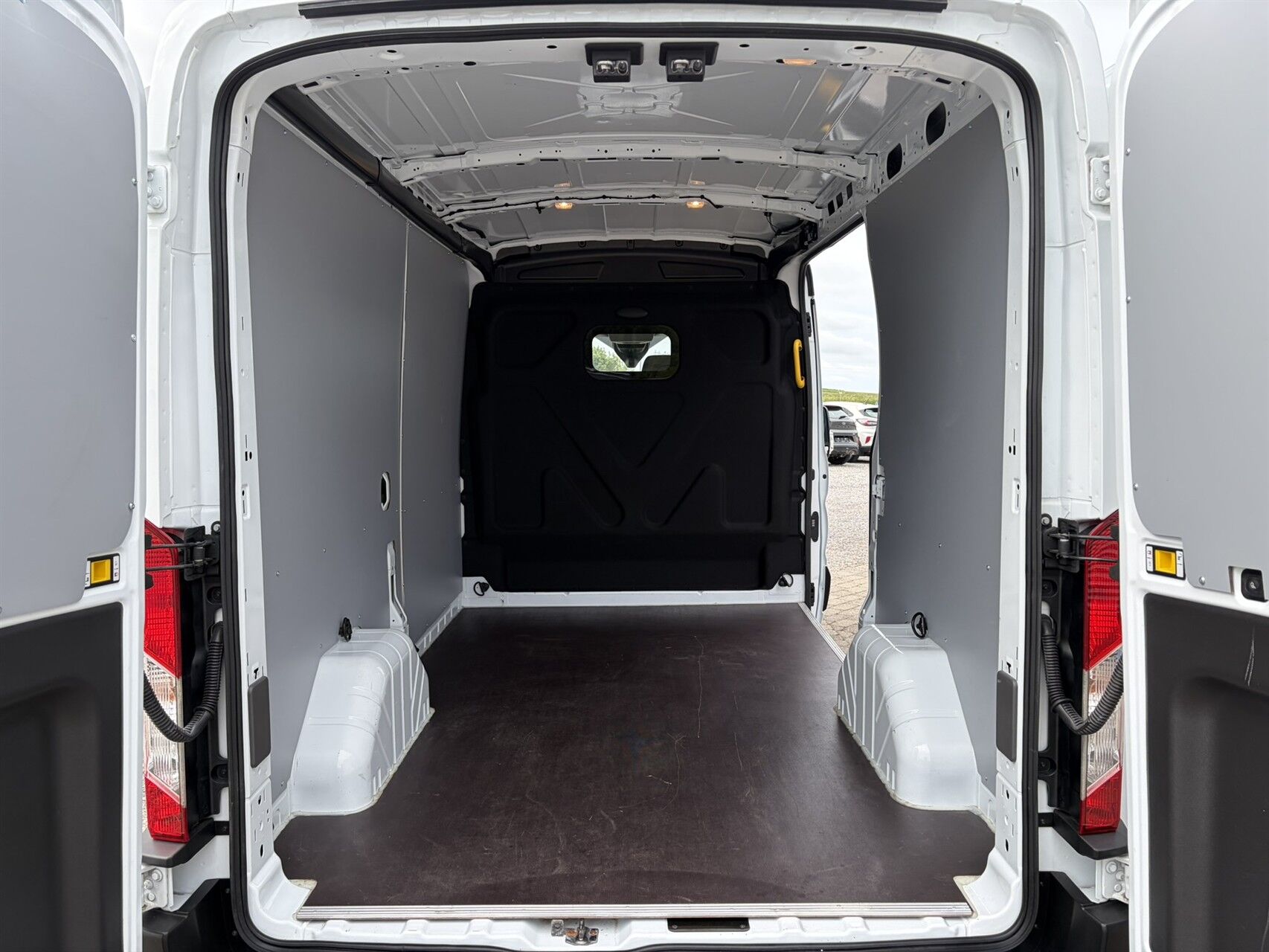 Billede af Ford Transit 350 L2H2 2,0 TDCi Trend 130HK Van 6g
