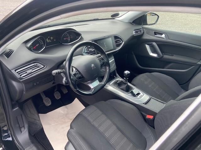 Billede af Peugeot 308 1,2 e-THP Allure 130HK 5d