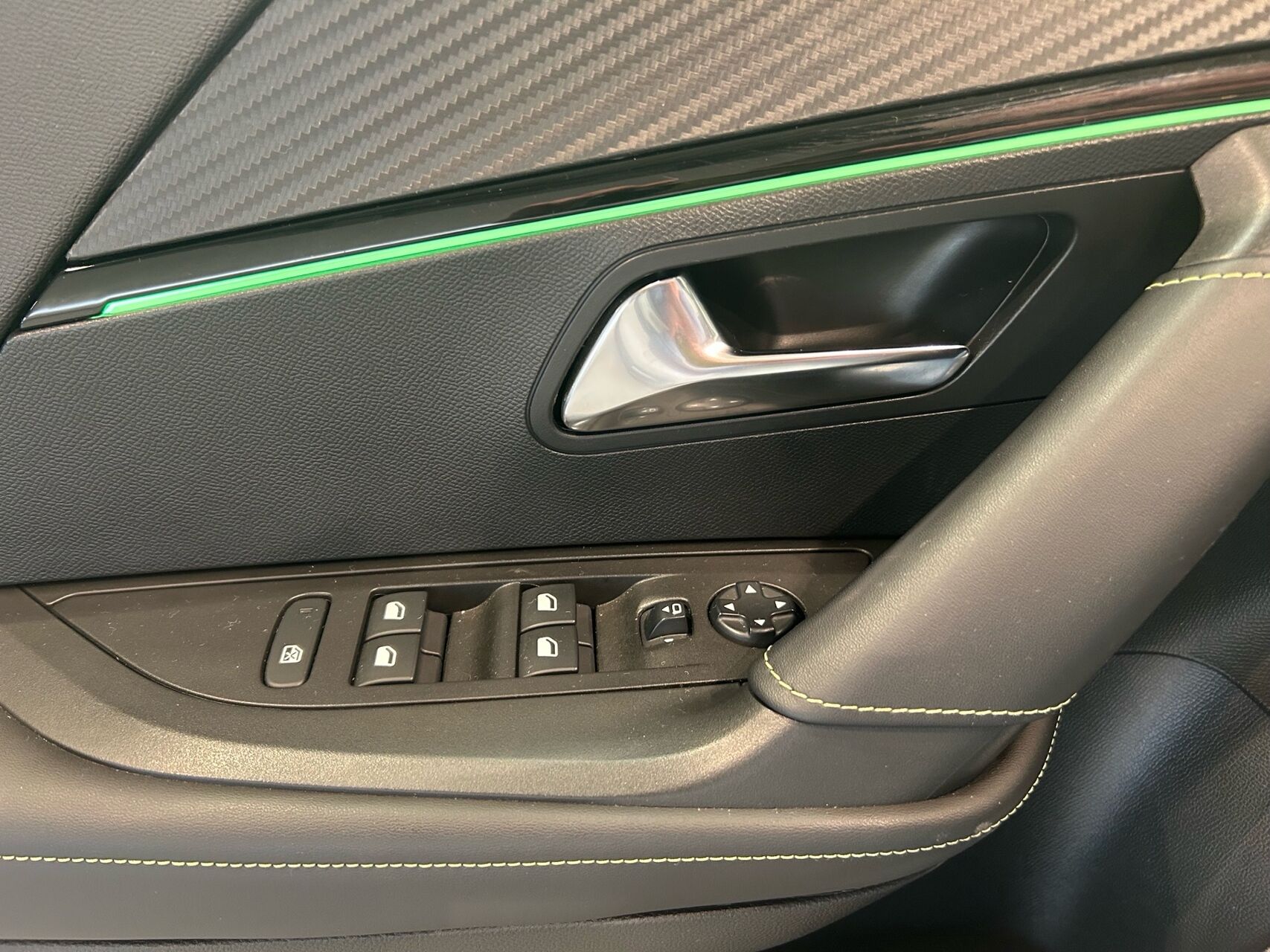 Billede af Peugeot 2008 1,2 PureTech GT EAT8 130HK 5d 8g Aut.