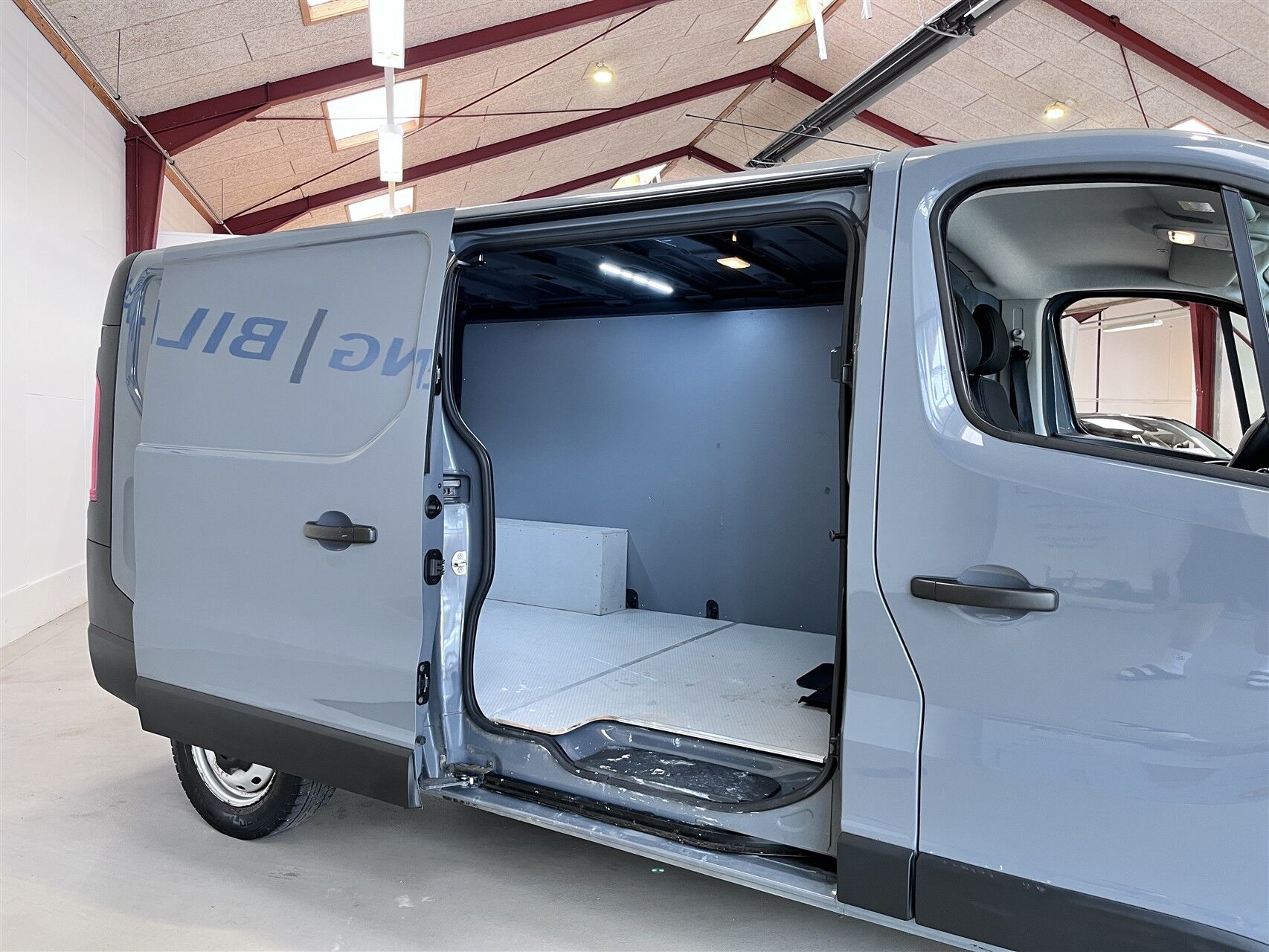 Billede af Renault Trafic T29 L2H1 2,0 DCI 145HK Van 6g
