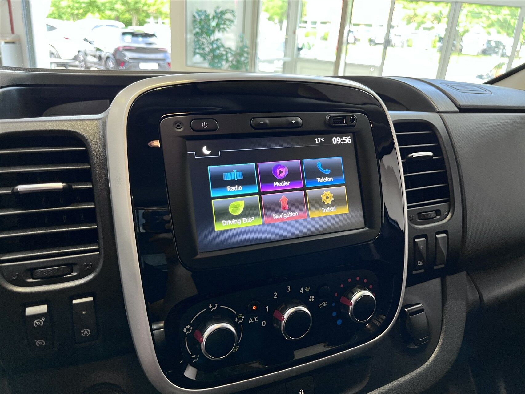 Billede af Renault Trafic T29 L2H1 2,0 DCI 145HK Van 6g